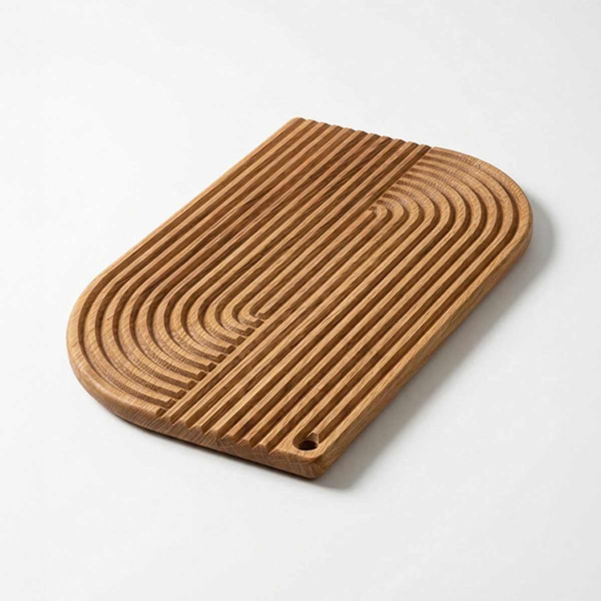 WYE Schneidebrett LINES, feinste EICHE (FSC, EU) - hochwertig verarbeitet, 42cm, Eichenholz, 2-in-1 Wendebrett: Vorne präsentieren, hinten zum Schneiden