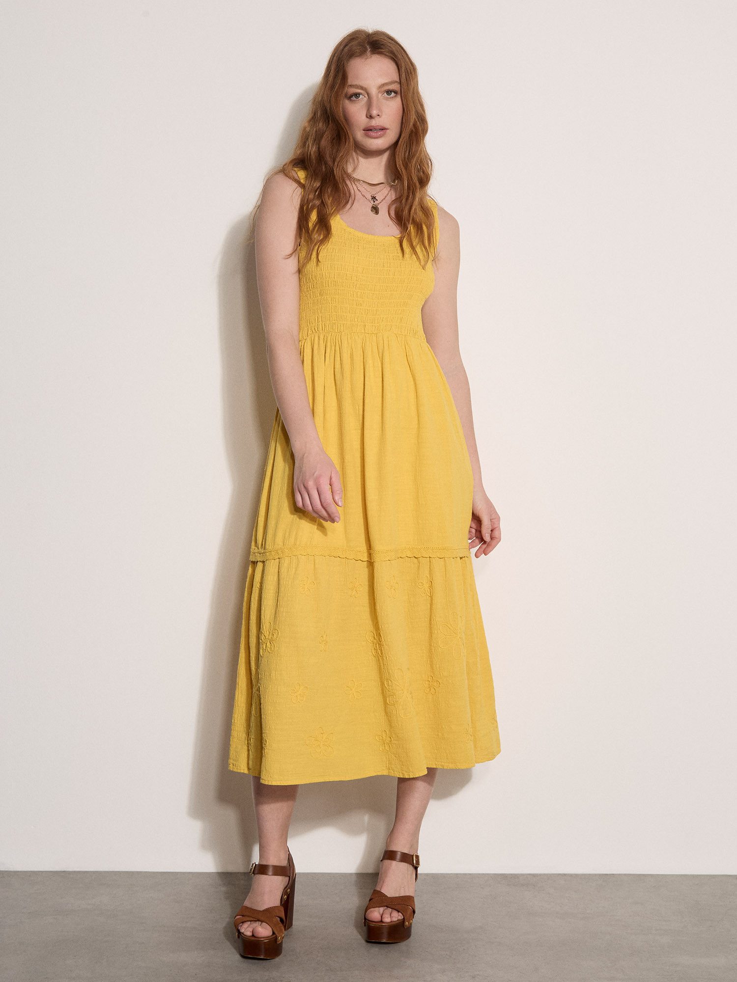 Apricot Maxikleid Besticktes, gestuftes Maxikleid mit Blumenmuster