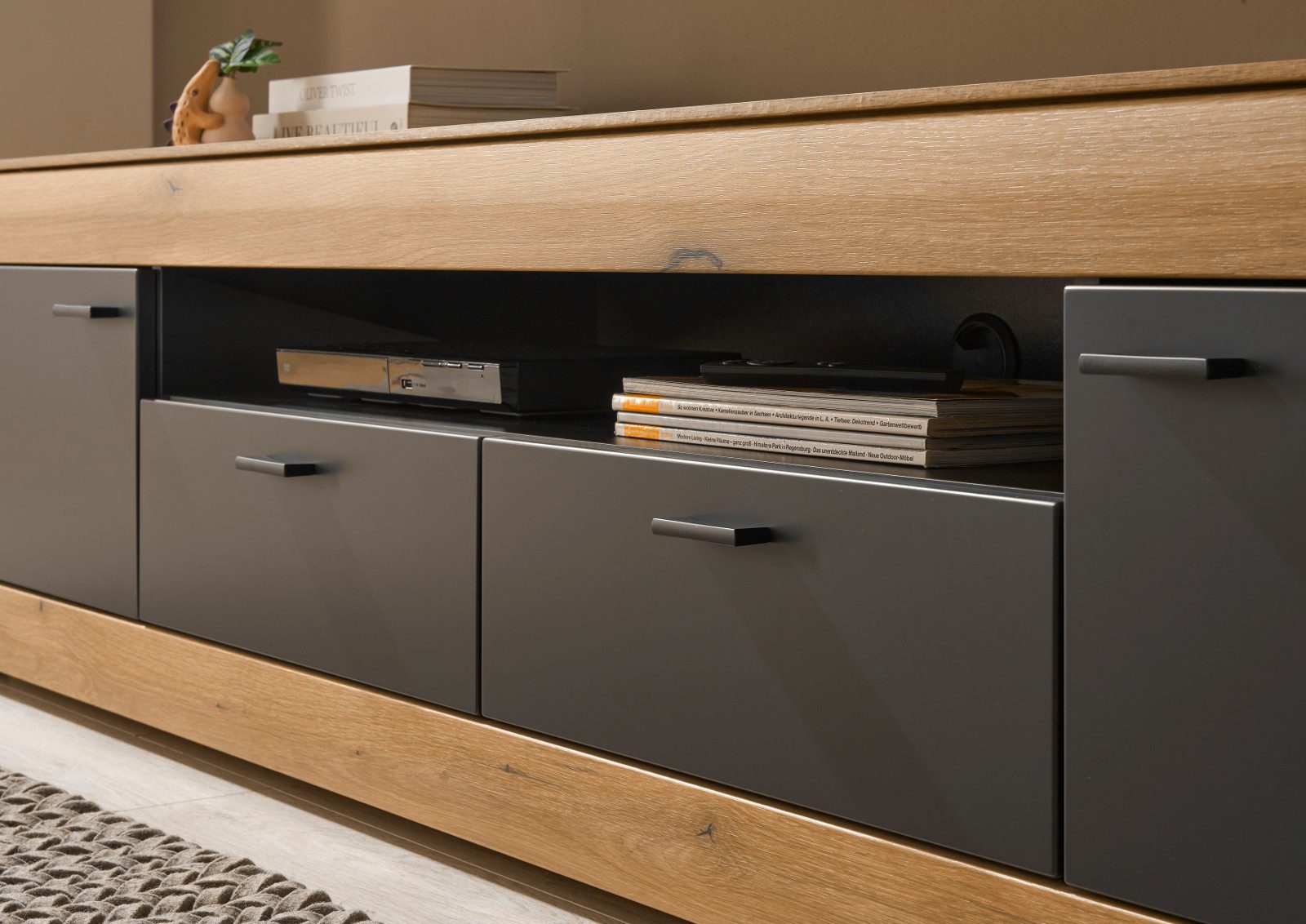 Furn.Design Lowboard Assina (XL Flat-TV Unterschrank in Eiche Evoke und Graphit Grau, Breite 200 cm, bis ca. 75 Zoll), mit Soft-Close-Funktion – Bild 4 von 5