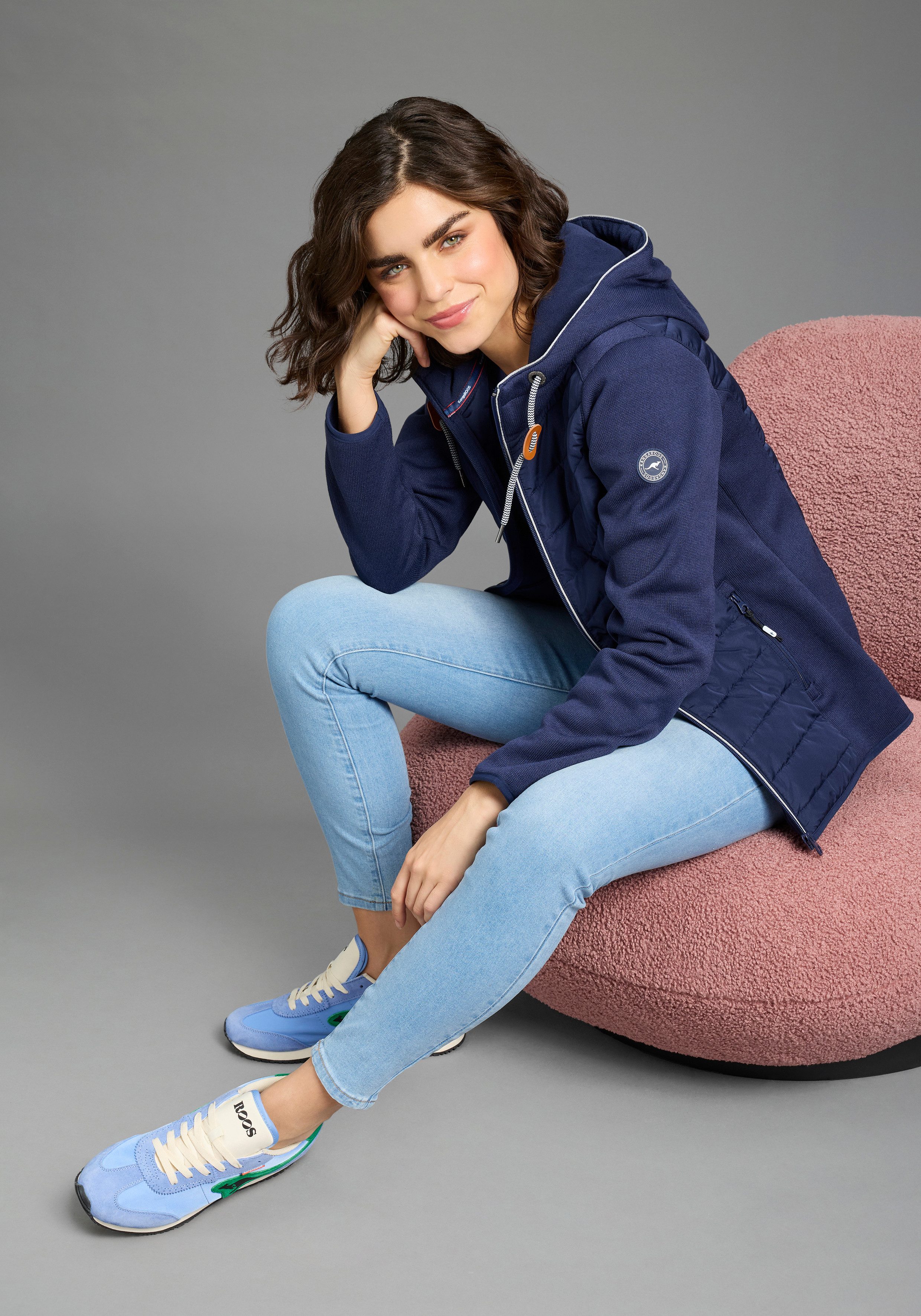 KangaROOS Hybridjacke Übergangsjacke mit Kapuze Reißverschlusstaschen – Bild 5 von 5