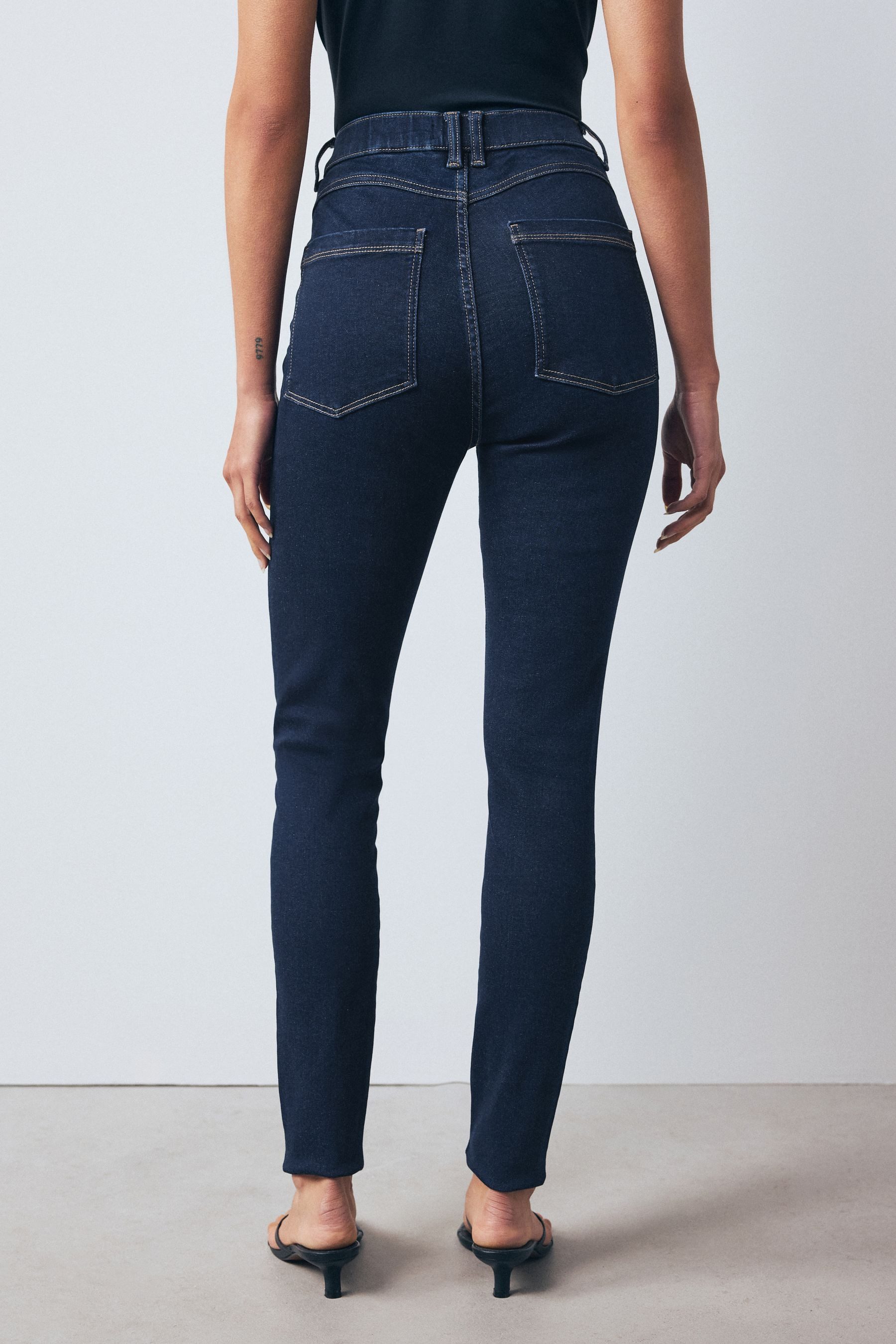 Next Skinny-fit-Jeans Skinny Fit FlexiFit Hochbund-Schlupfjeans (1-tlg)