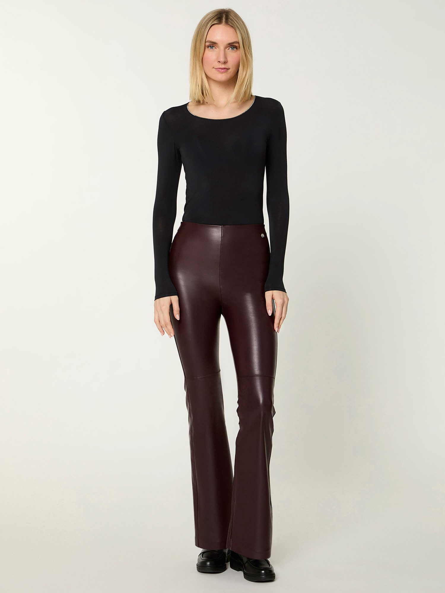Nur Die Leggings NUR DIE x KILIAN KERNER Damen Vegane Flared Leggings in Leder-Optik eleganter Bootcut-Look - softe Innenseite - breiter Komfortbund