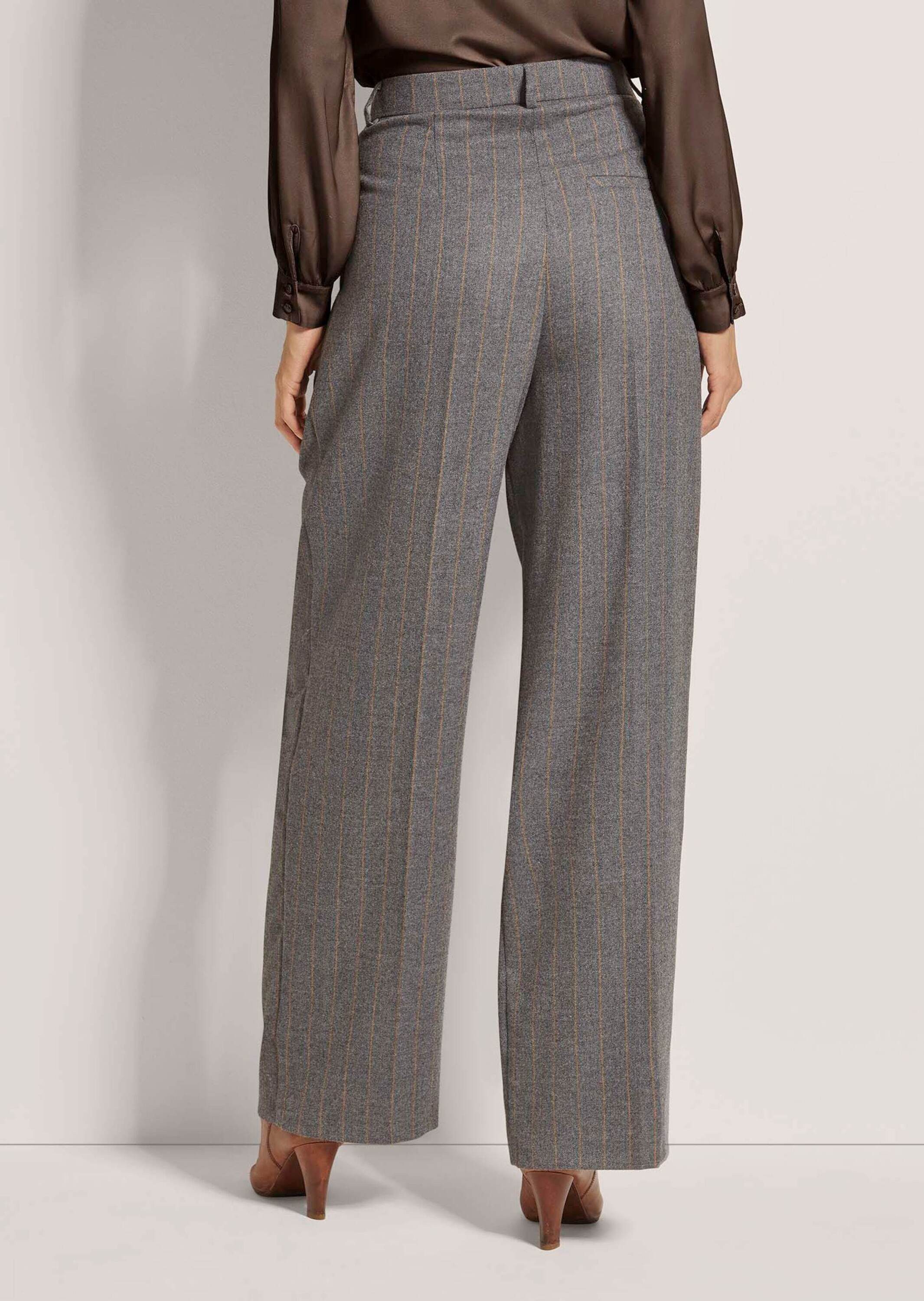 MADELEINE Bundfaltenhose Elegante, lange Hose mit Bundfalten Unifarbenes Design, ohne Kragen, ohne sichtbaren Verschluss
