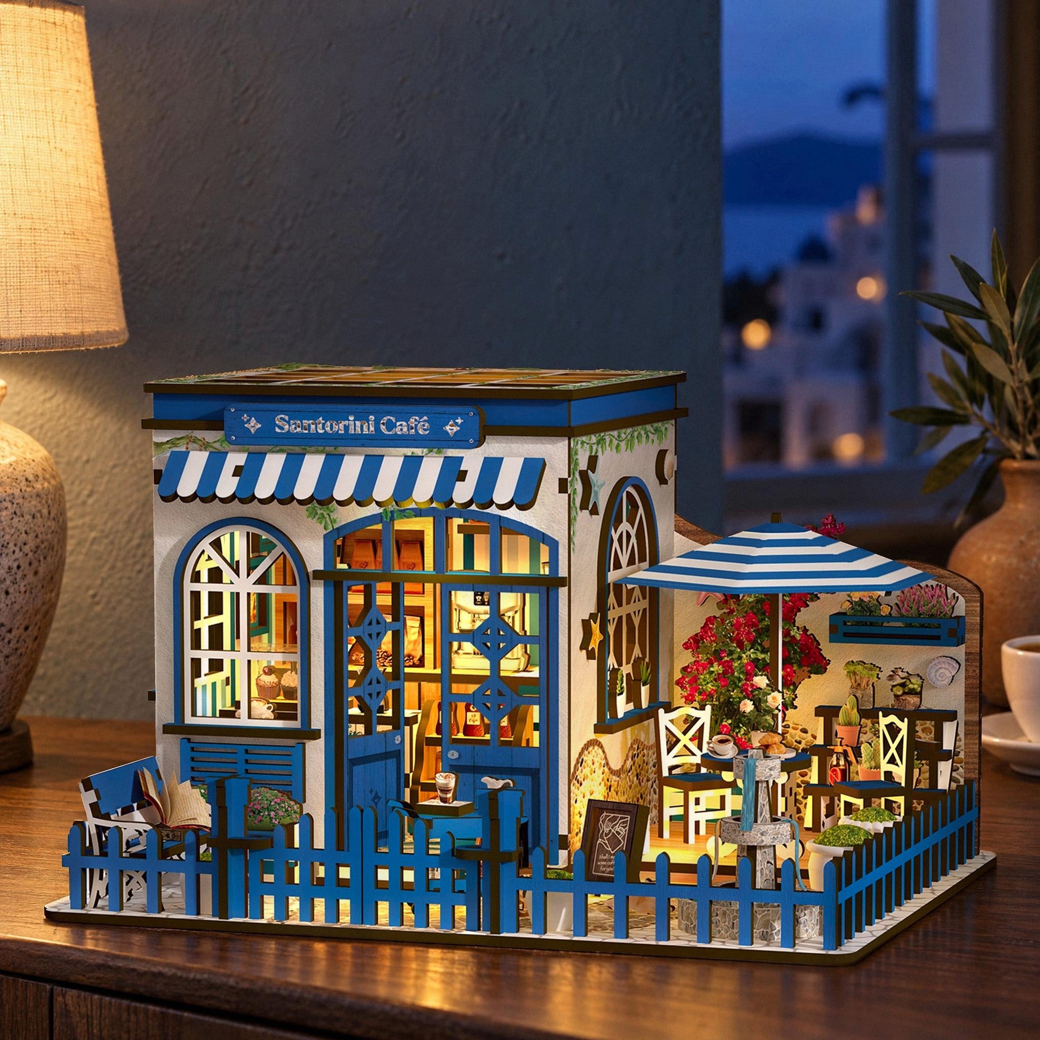 MagicHolz 3D-Puzzle Santorini Café Diorama aus Holz, 317 Puzzleteile, mit LED-Beleuchtung