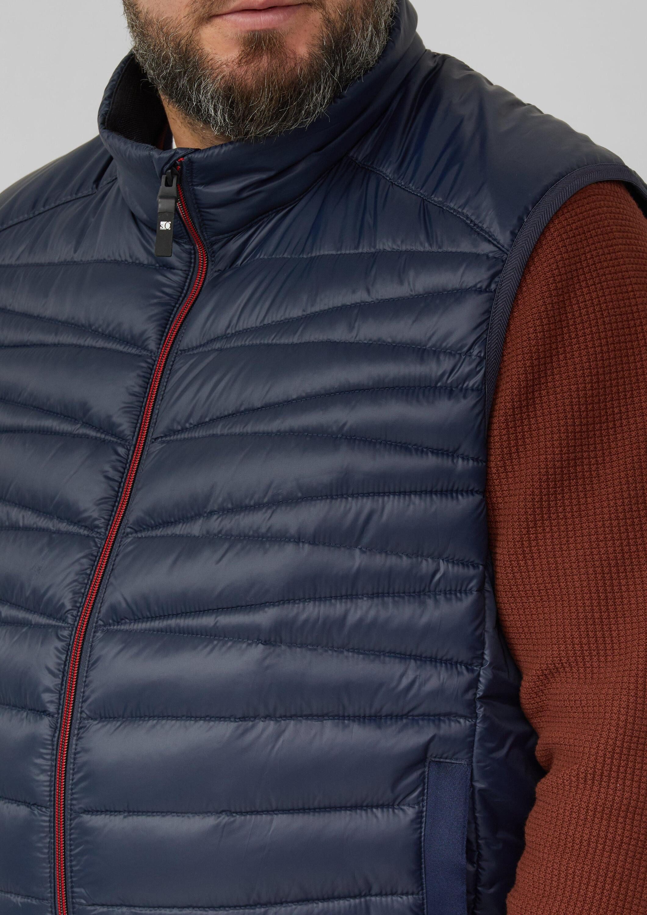 s.Oliver Outdoorjacke Outdoor-Weste Leichte Steppweste mit Stehkragen und Kontrast-Details