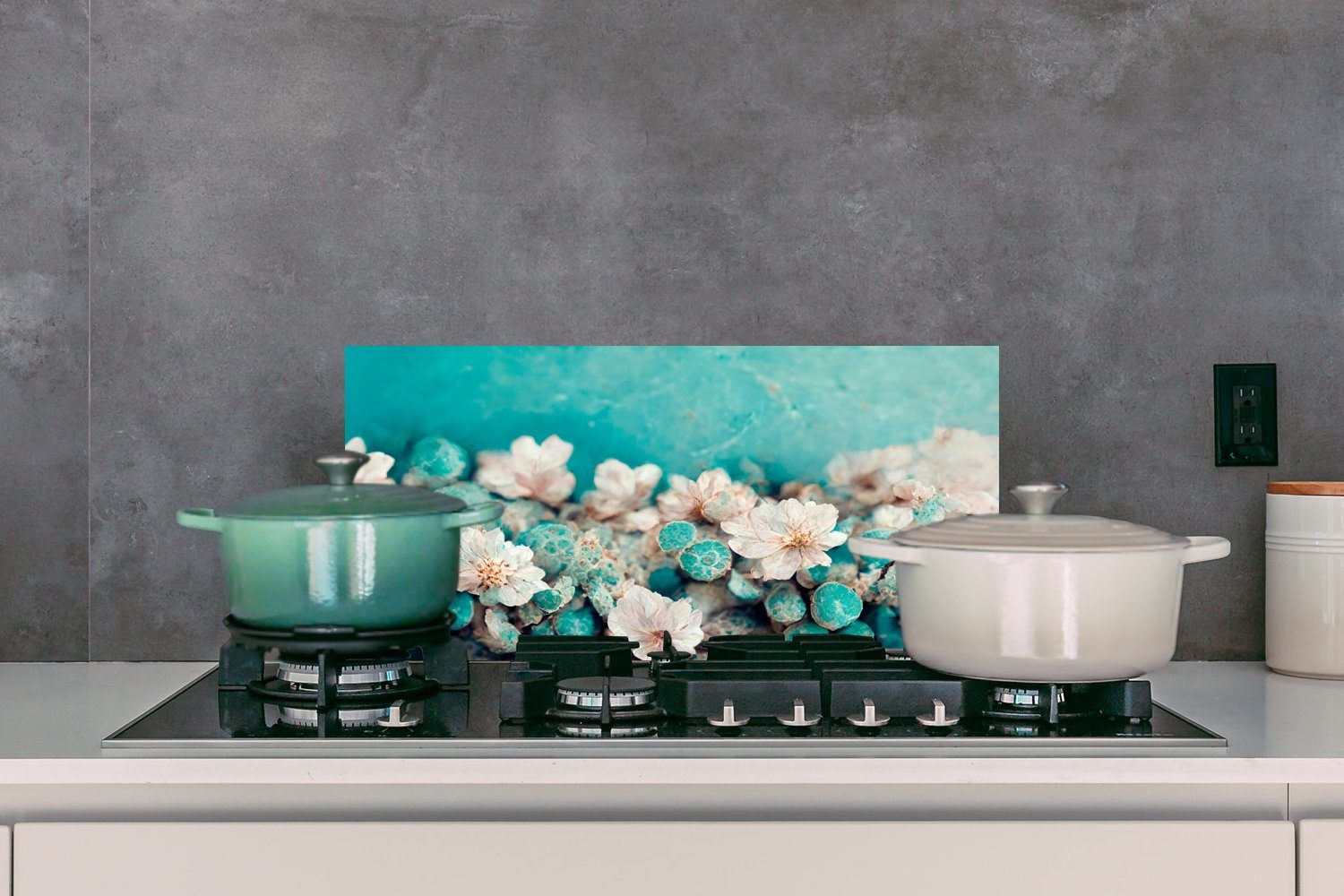 MuchoWow Küchenrückwand Blumen - Blau gegen Schmutzflecken - (1-tlg), Fett Wandschutz, und für Natur Weiß, cm, Küchen - 60x30