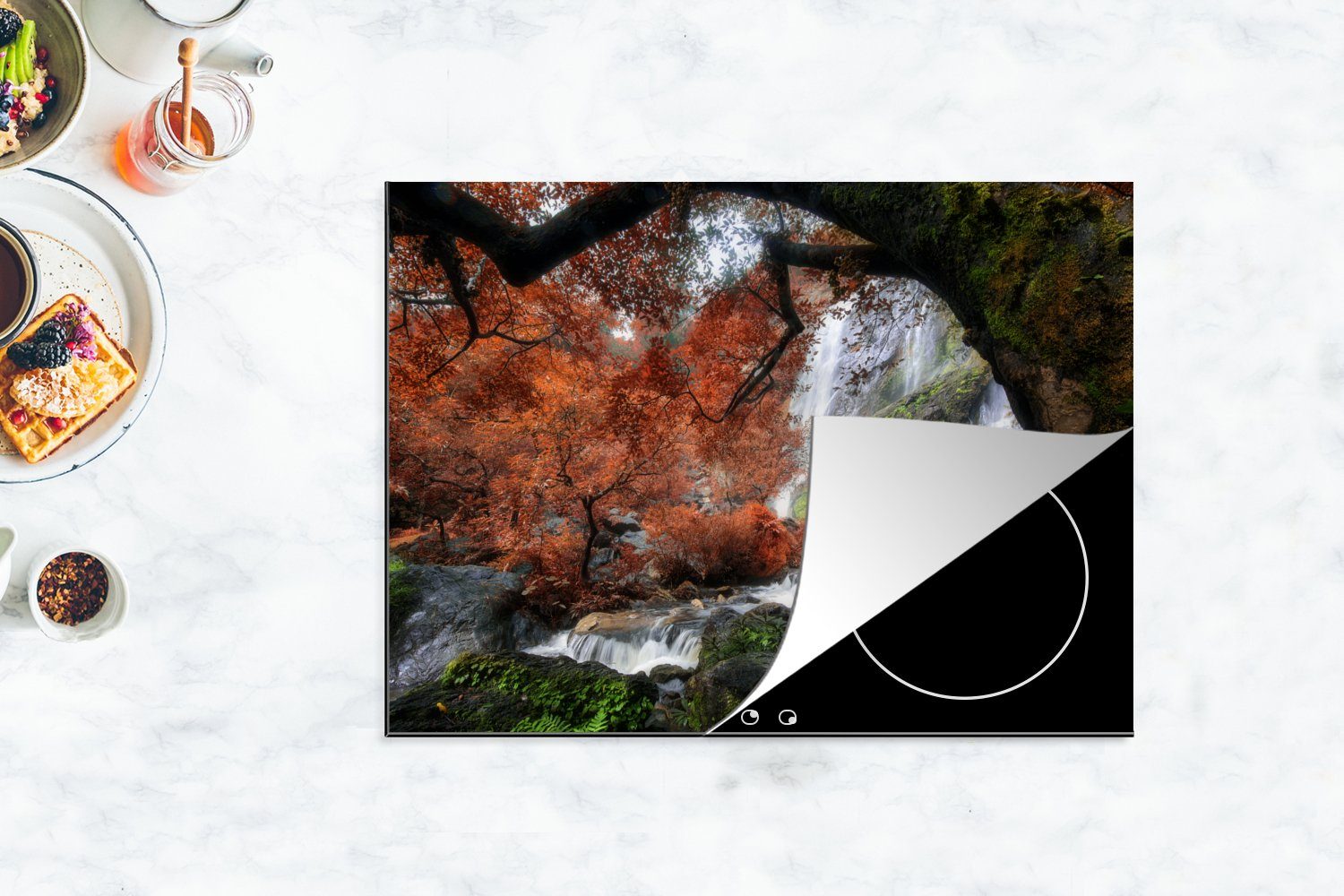 MuchoWow Herdblende-/Abdeckplatte Ein cm, Mobile Klong-Lan-Nationalpark, am nutzbar, 70x52 Tag Ceranfeldabdeckung tlg), Wasserfall im herbstlicher Vinyl, (1 Arbeitsfläche