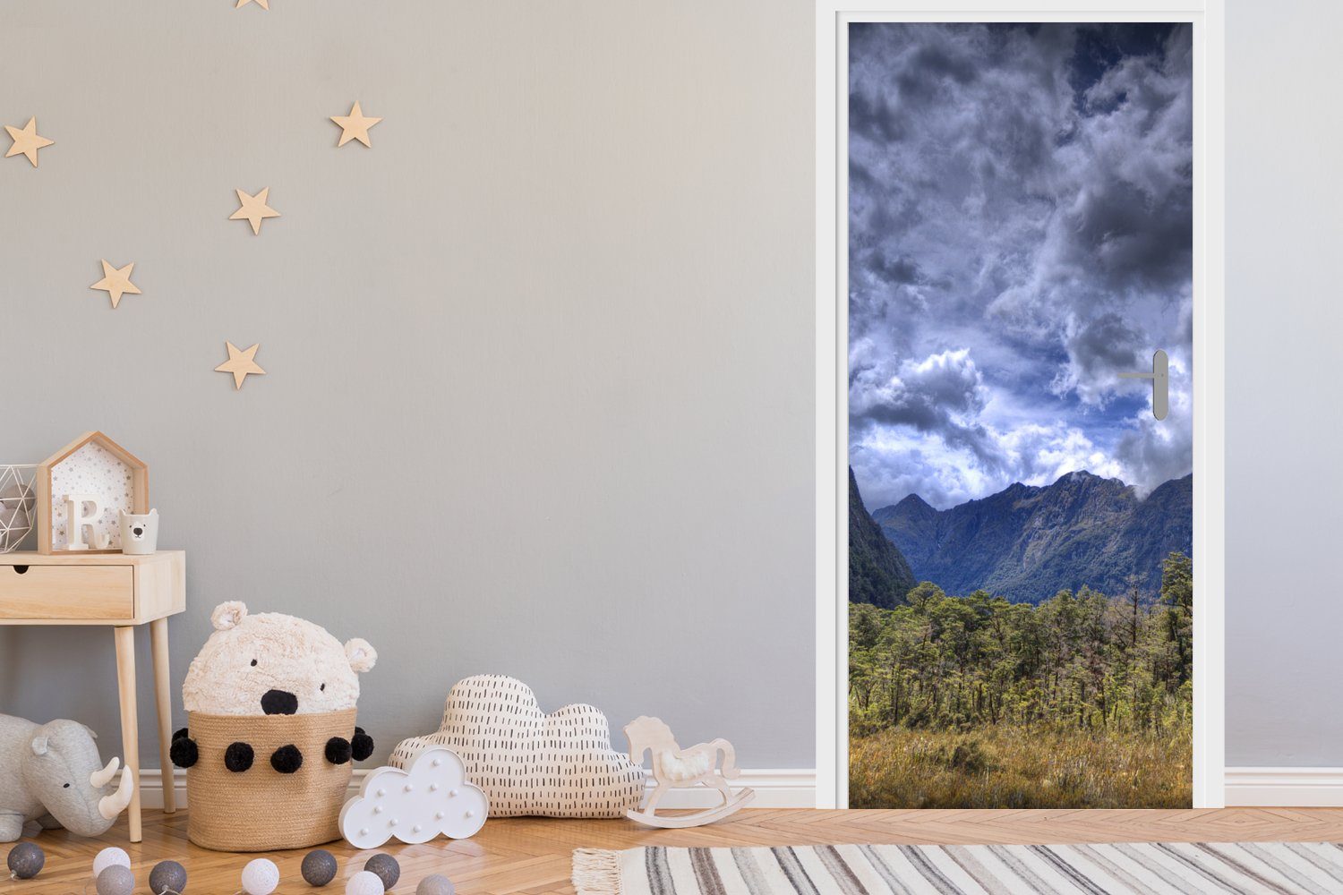 St), Türaufkleber, Bergen Neuseeland, Türtapete über bedruckt, Tür, MuchoWow Wolken (1 75x205 in für Matt, cm Fototapete Dunkle den