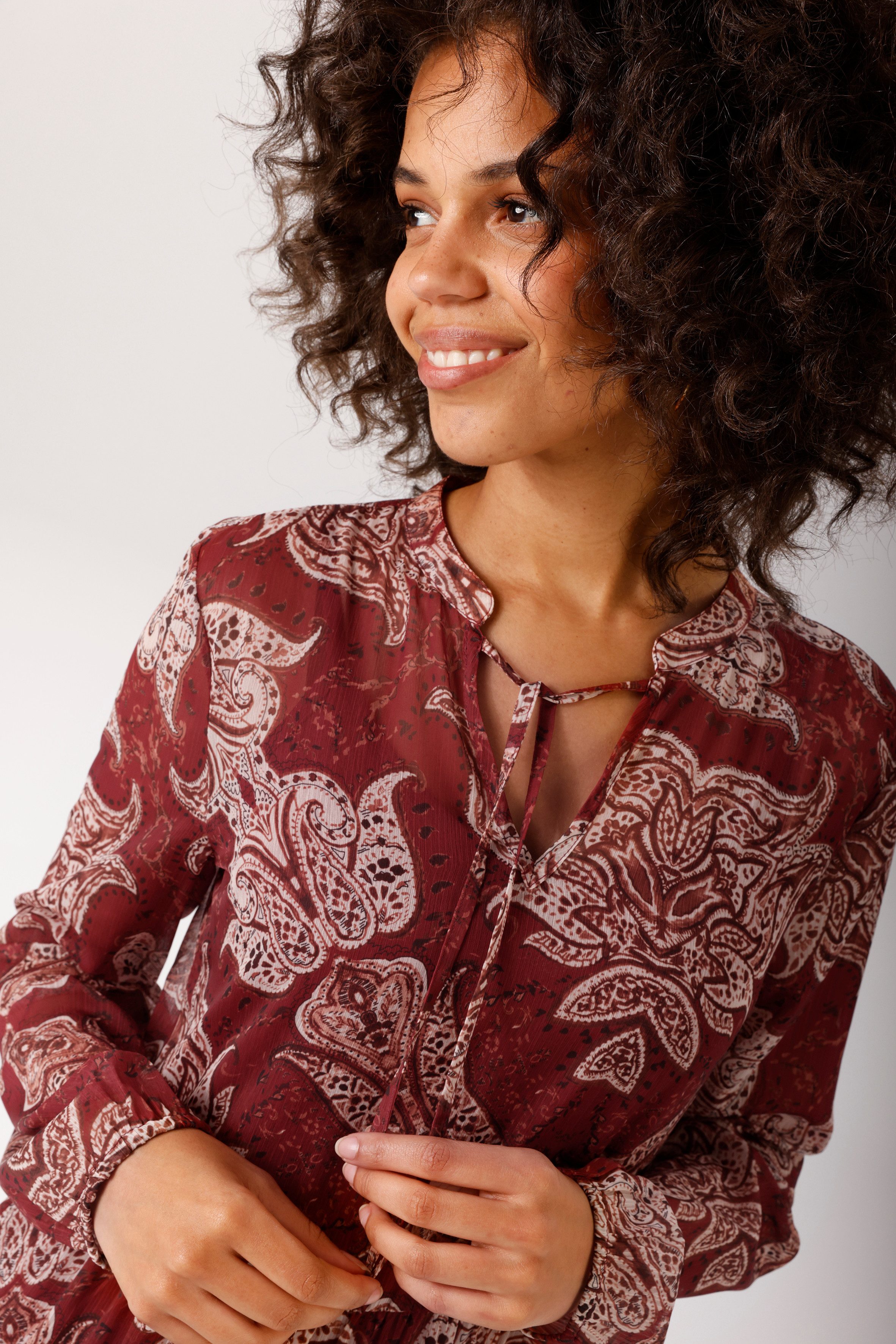 Aniston CASUAL Maxikleid (mit Jersey-Unterkleid) mit extravagantem Paisley-Muster - NEUE KOLLEKTION