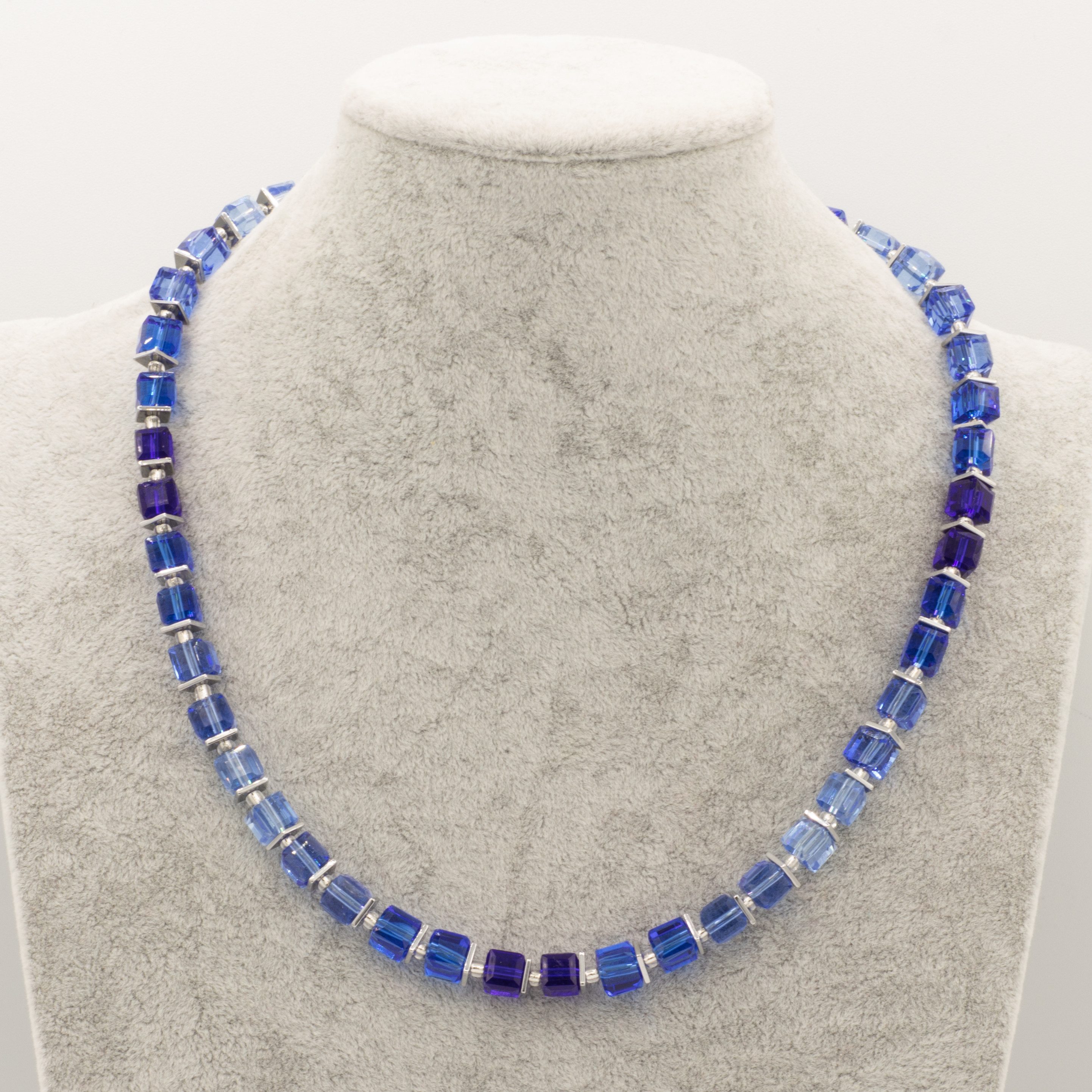Bella Carina Perlenkette Glaswürfel Perlenkette blau mit Hämatit Scheiben – Bild 2 von 2