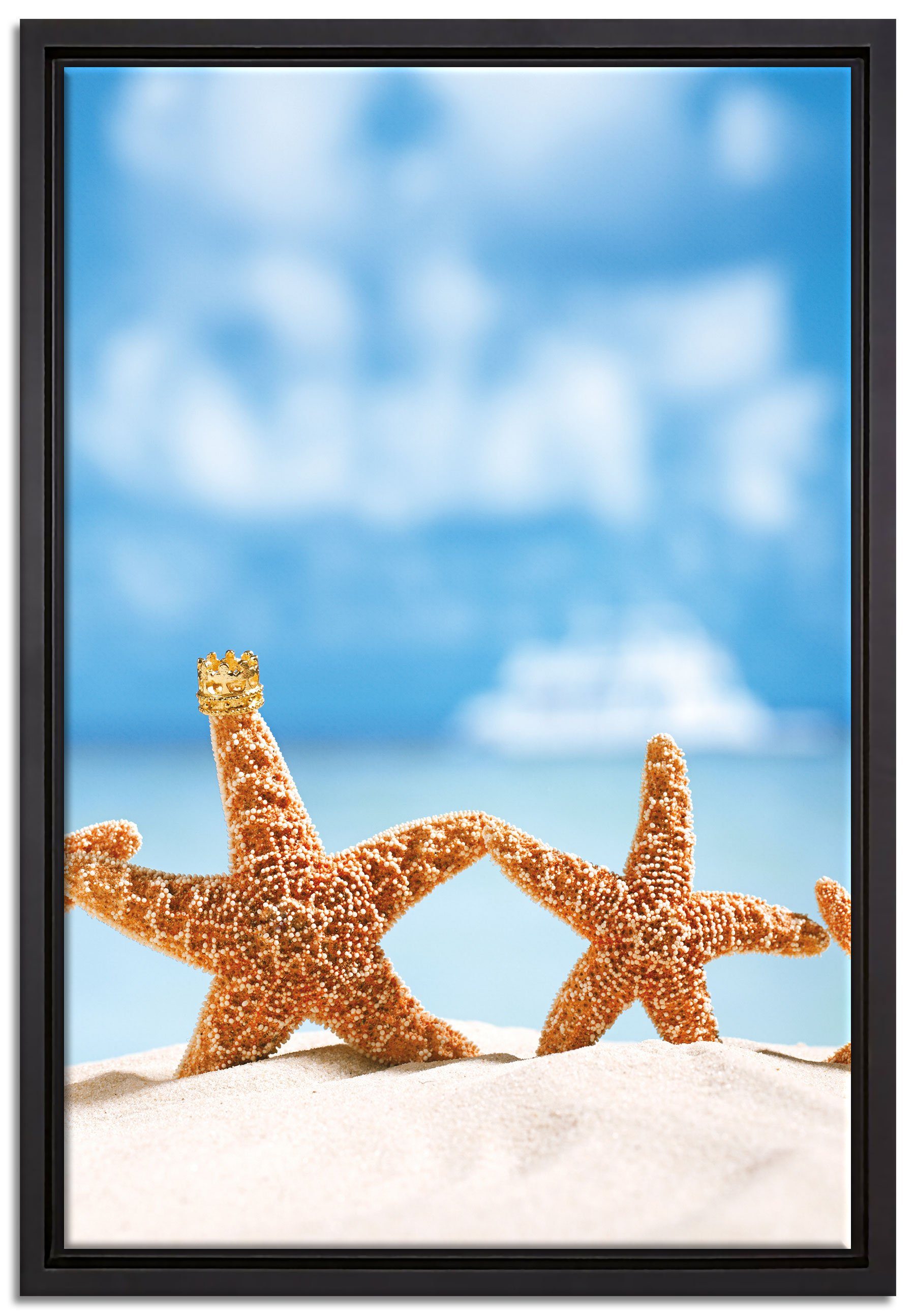 Pixxprint Leinwandbild Seesterne am Wanddekoration gefasst, Zackenaufhänger einem Schattenfugen-Bilderrahmen Strand, in (1 bespannt, Leinwandbild fertig inkl. St)