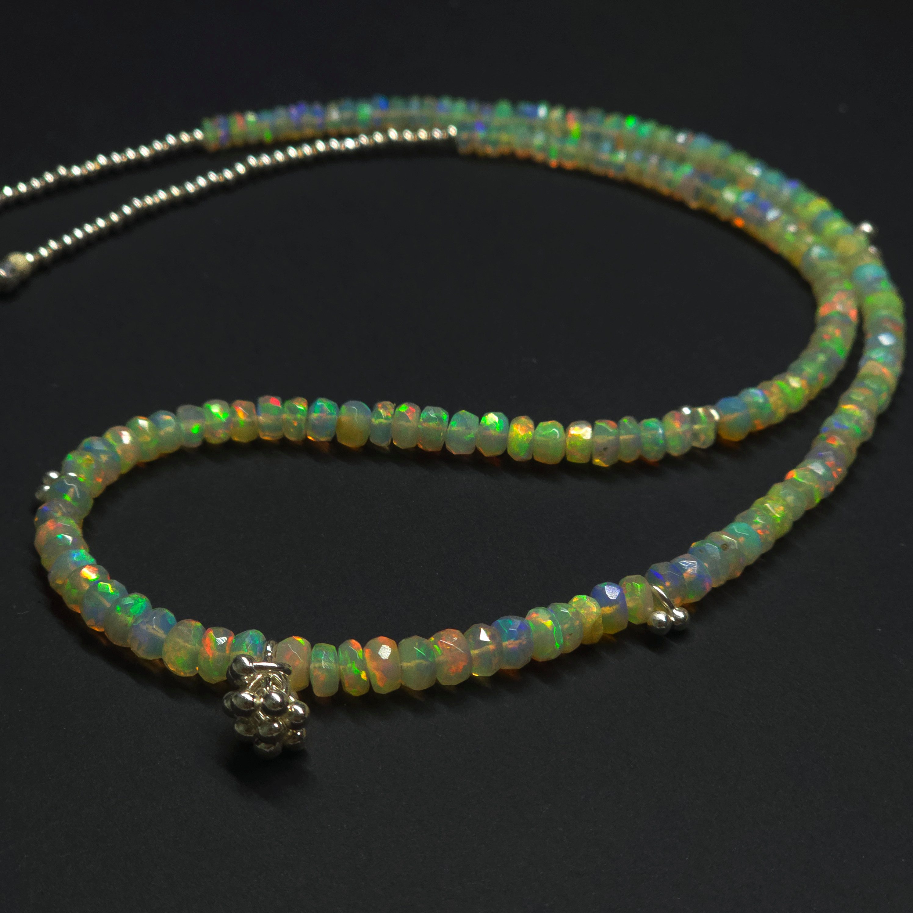 GOLDEN Perlenkette Äthiopischer Opal Halskette mit Feuerwerk Anhänger 925 Silber