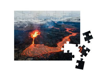 puzzleYOU Puzzle Lavaströme auf aktivem Vulkan, Island, 48 Puzzleteile, puzzleYOU-Kollektionen Vulkane