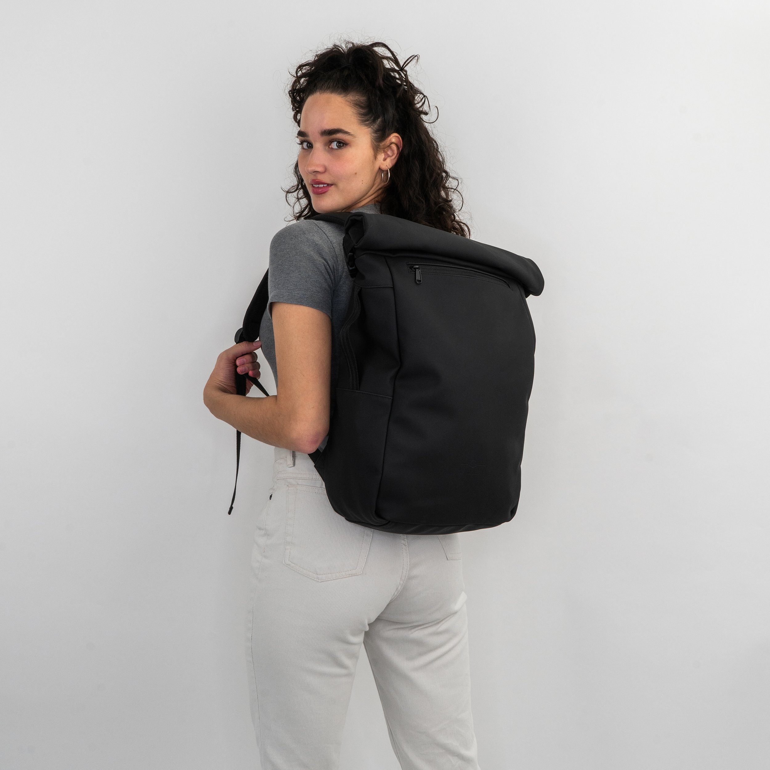 Johnny Urban Cityrucksack Henry, Rolltop Damen Herren, Laptop Fach, Wasserabweisend