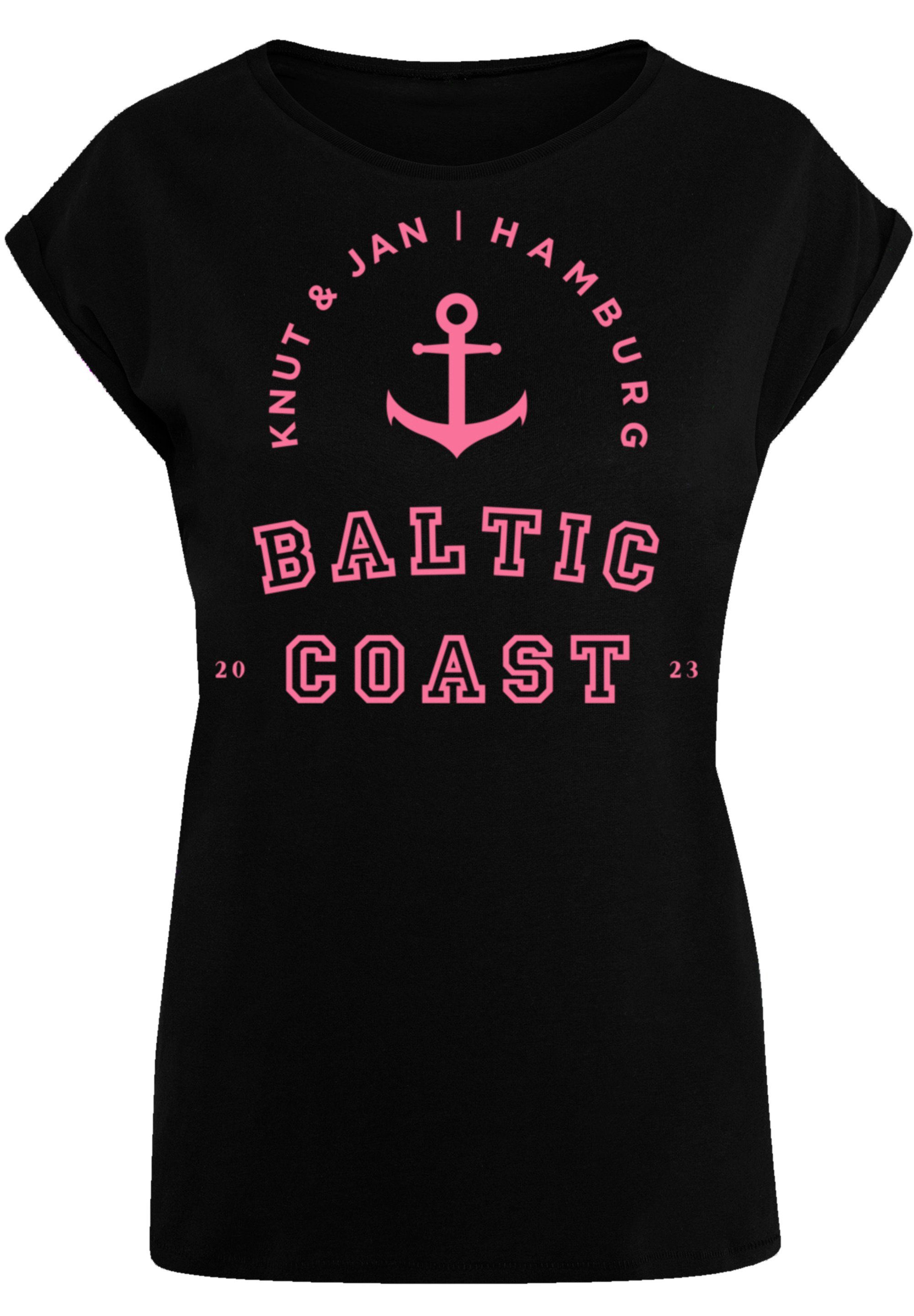 Coast und PLUS trägt Größe 170 groß Model T-Shirt ist SIZE Das M Baltic F4NT4STIC cm Print,