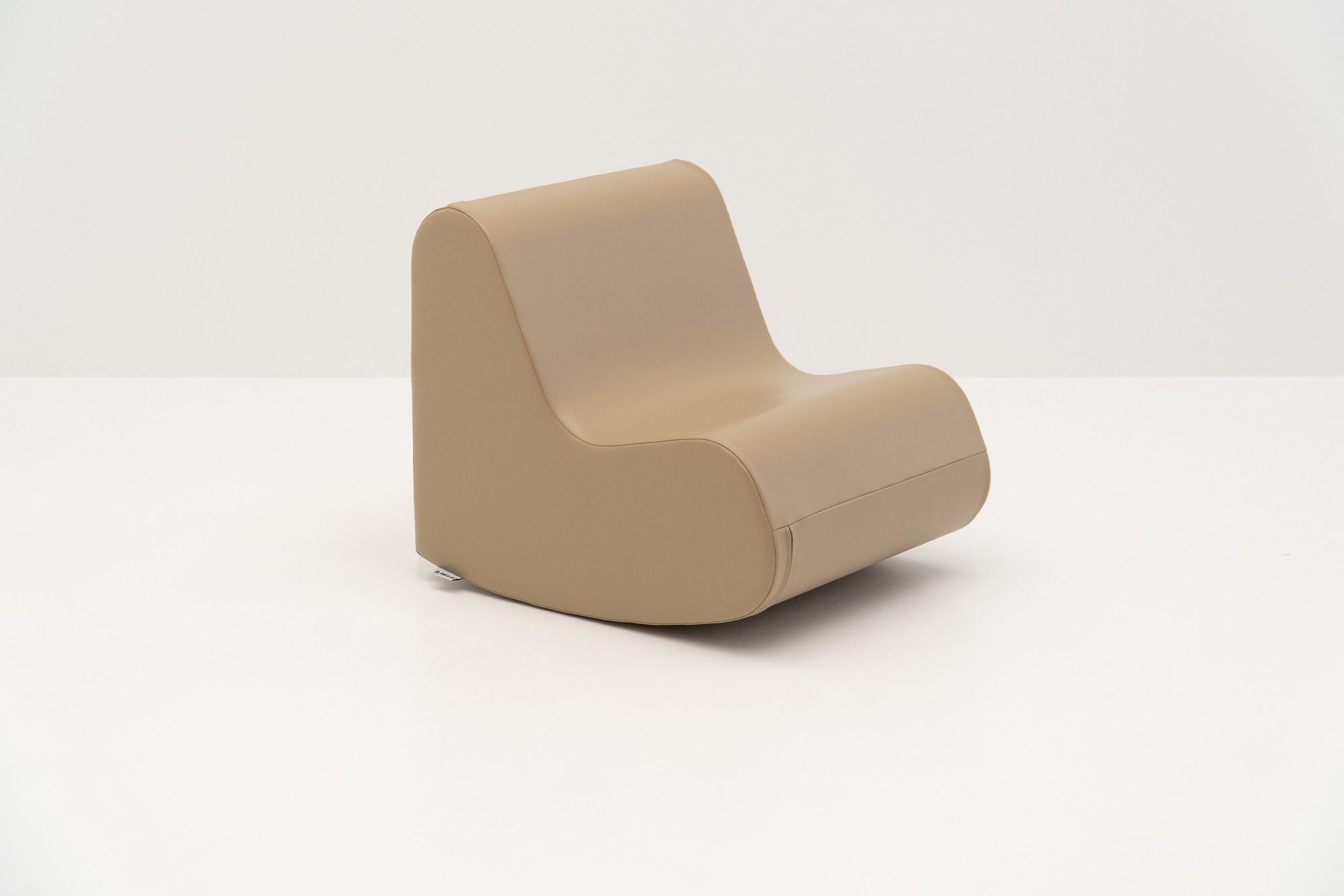 IGLUSoftplay Rocking Chair Soft Play Pouf weicher Kinder-Schaukelstuhl Spielbauklötze, Soft Play Möbel, sensorische Entwicklung, Grobmotorik, BPA-frei