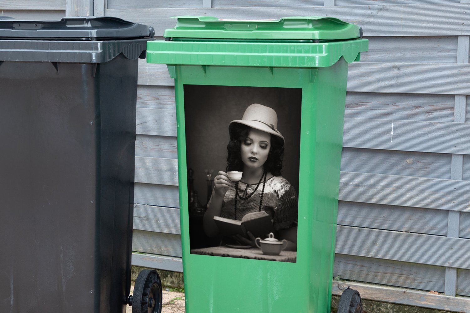 (1 Mülltonne, Abfalbehälter Container, MuchoWow St), Wandsticker Sticker, Buch liest Mülleimer-aufkleber, Frau