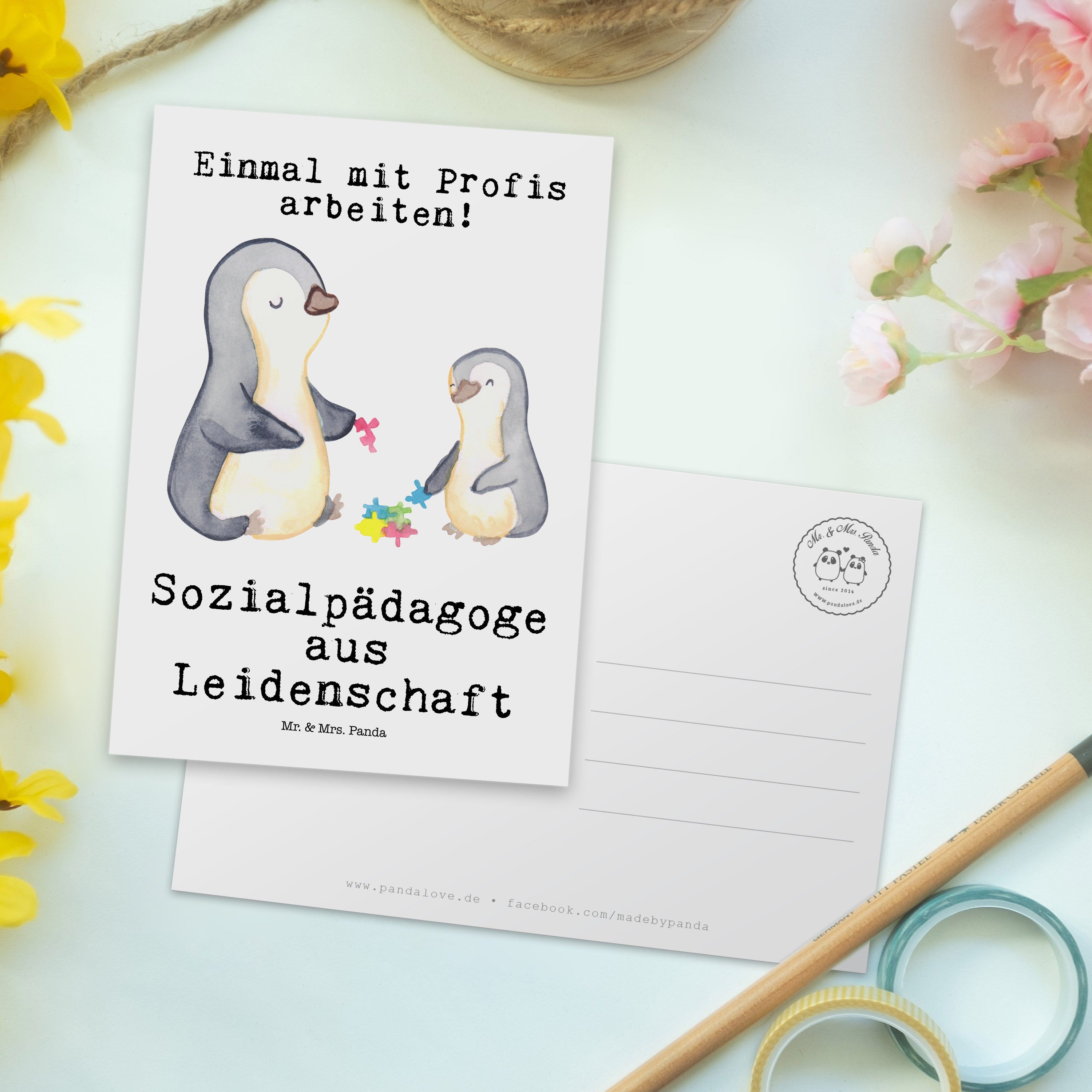 Mr. & Mrs. Panda Postkarte Abschie Sozialpädagoge - aus Leidenschaft Weiß - Geschenk, Einladung
