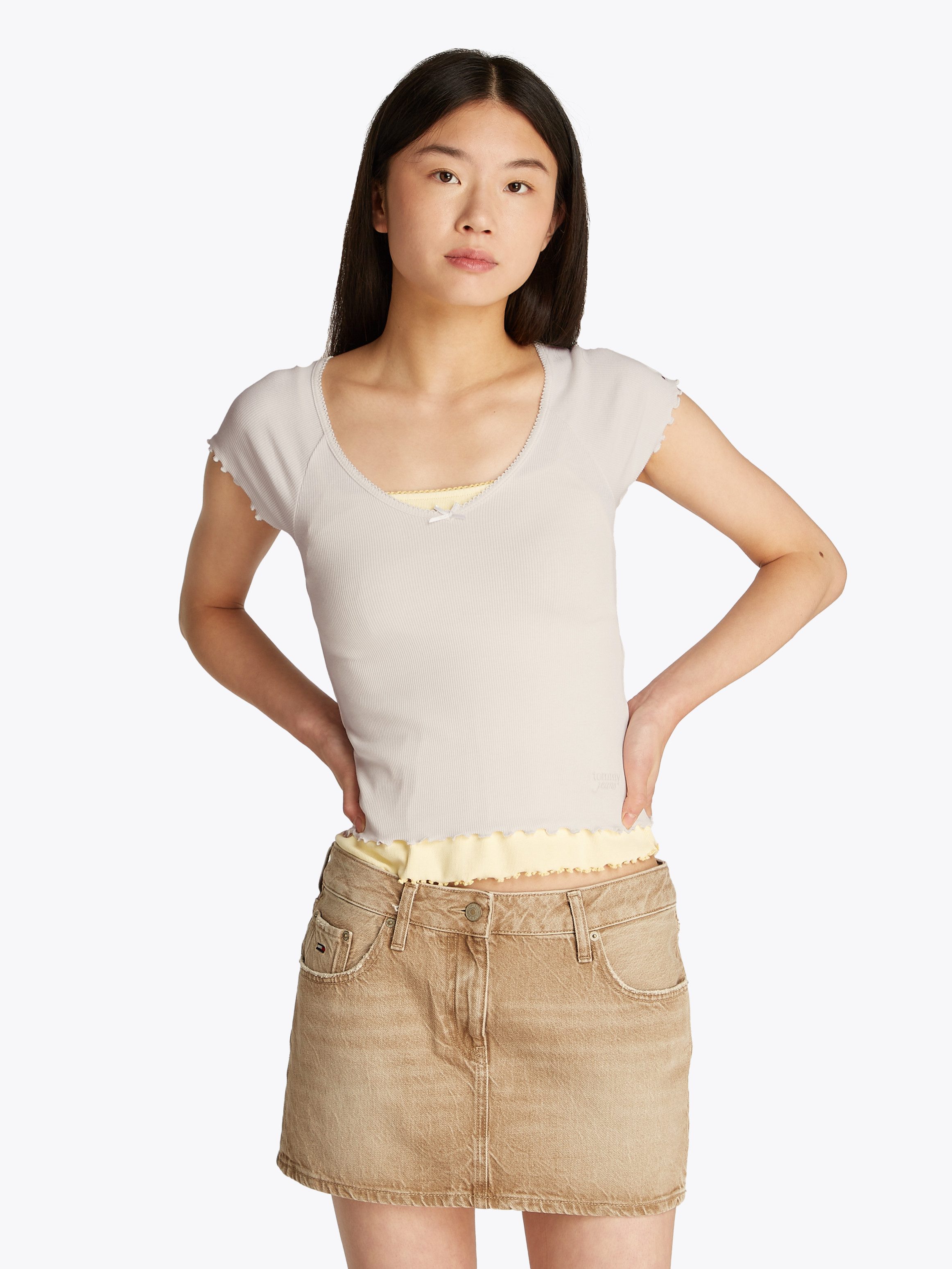 Tommy Jeans Kurzarmshirt TJW SLIM VNECK GMD RIB SS mit Rollkanten, im femin günstig online kaufen