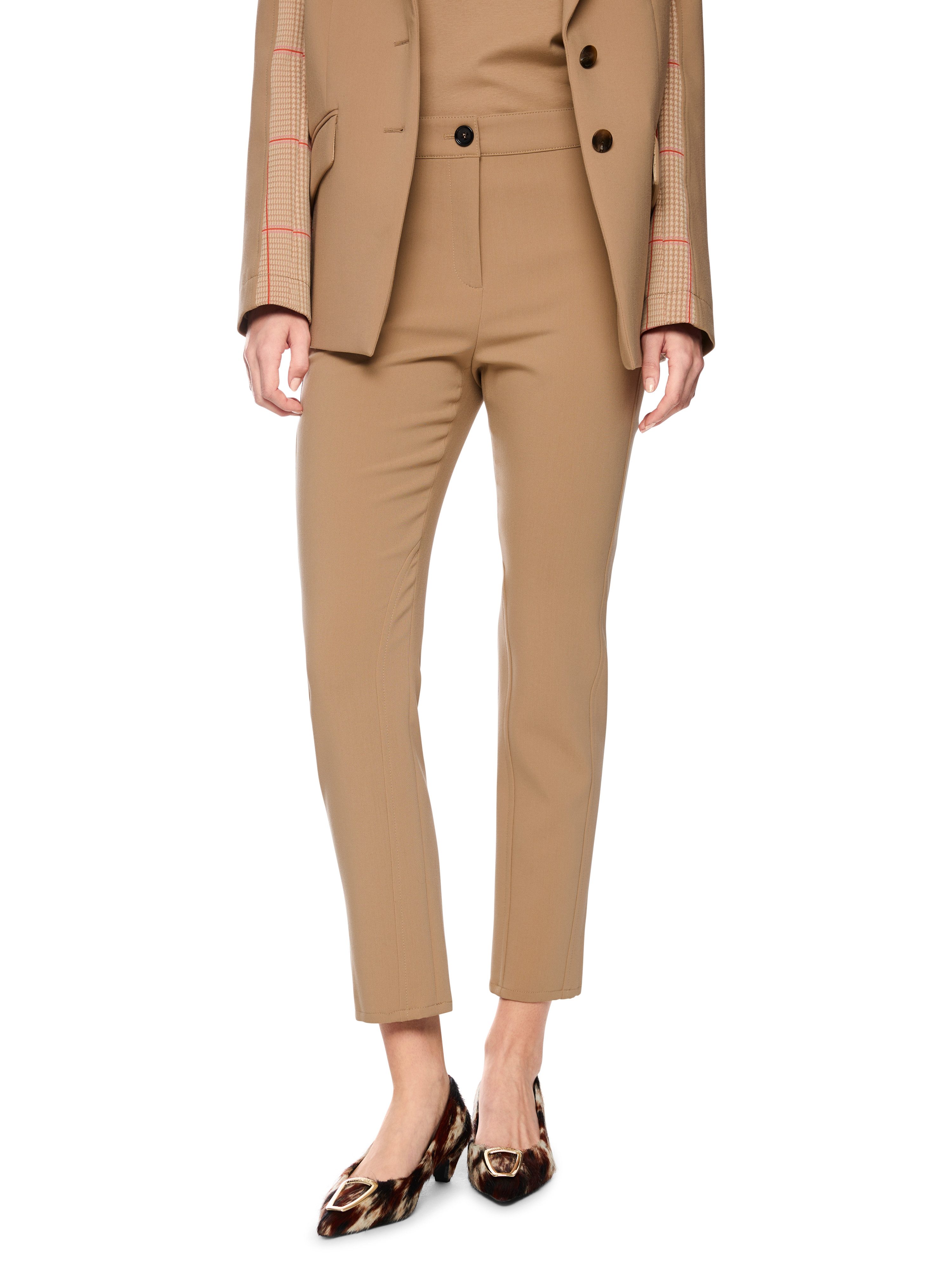 Marc Cain Stoffhose Equestrian Grace Premium Damenmode Model SILEA im Reiterhosen-Style