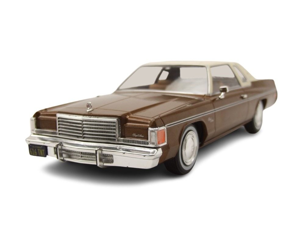 Whitebox Modellauto Dodge Royal Monaco Coupe 1977 braun beige, Maßstab 1:24