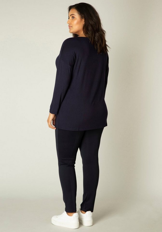 Base Level Curvy Langarmshirt Adele Lang geschnitten mit weitem Ausschnitt