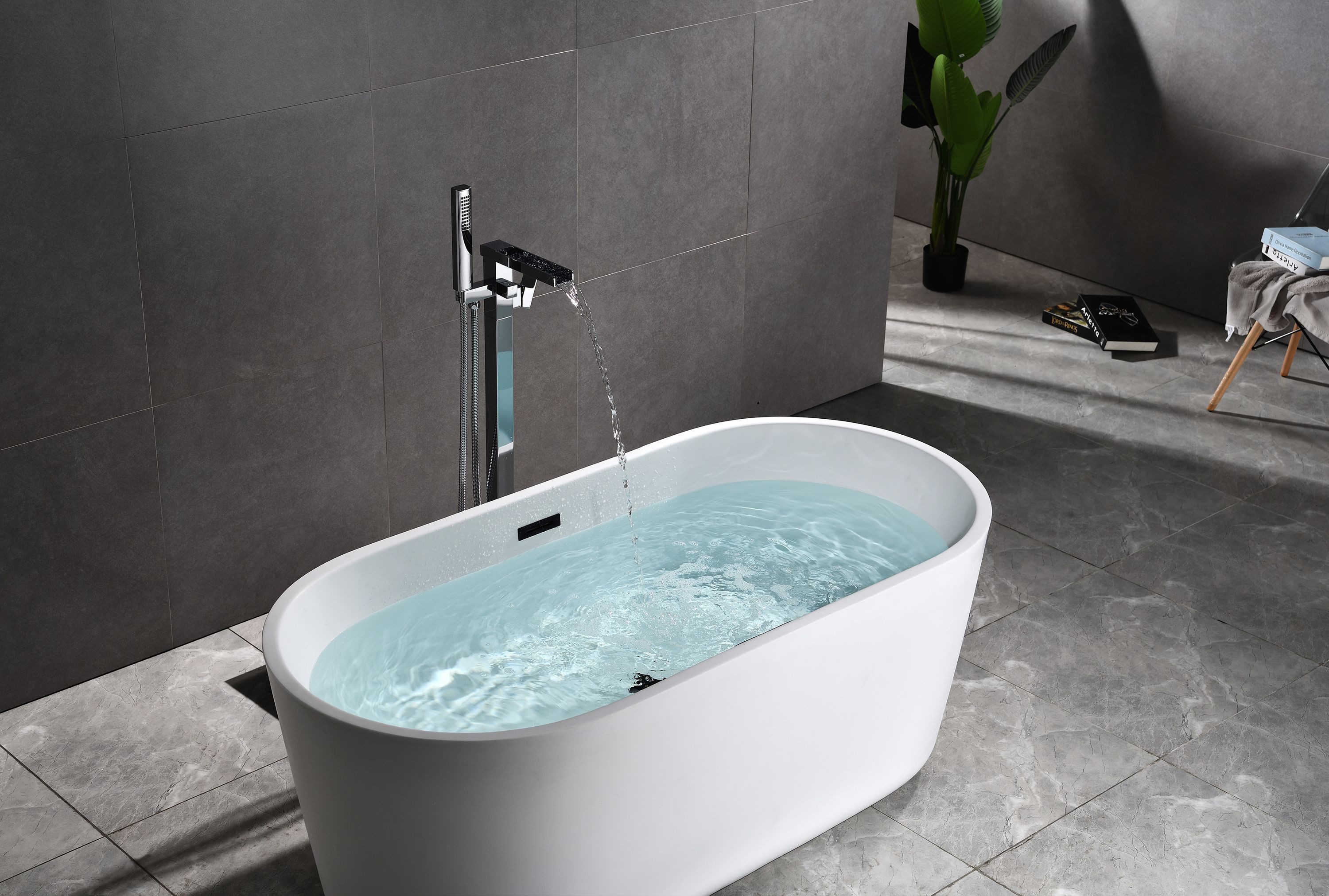 Bernstein Standarmatur 1523C Chrom Wasserfall (inkl. Handbrause und Schlauch) Freistehend Wasserfall Handbrause Einhebelmischer