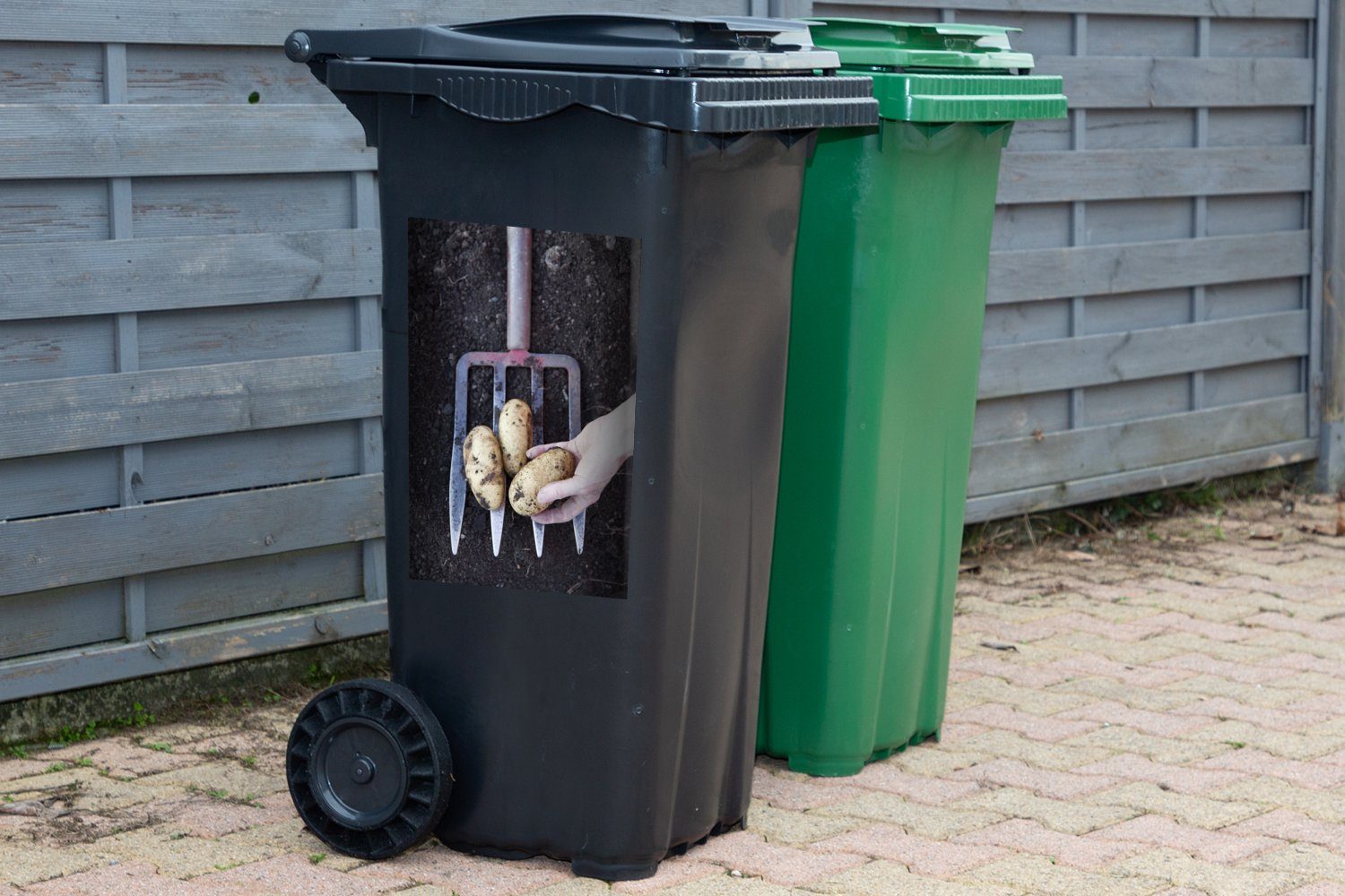 Sticker, Kartoffeln Container, (1 Mülleimer-aufkleber, Wandsticker Eine St), Mistgabel mit MuchoWow Mülltonne, Abfalbehälter