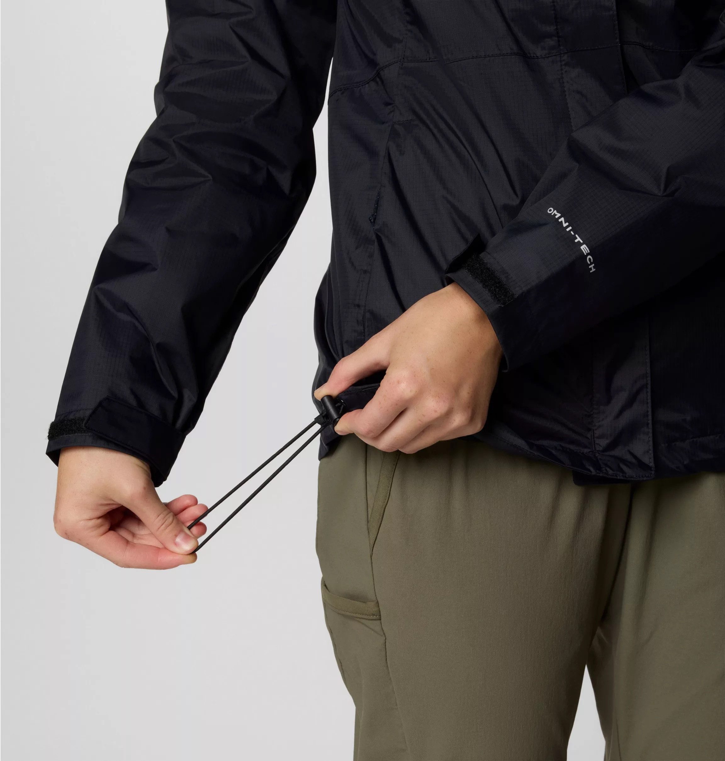 Columbia Regenjacke Pouring Adventure III Jacket mit per Gummizug verstellbarer Kapuze, wasserdicht, winddicht