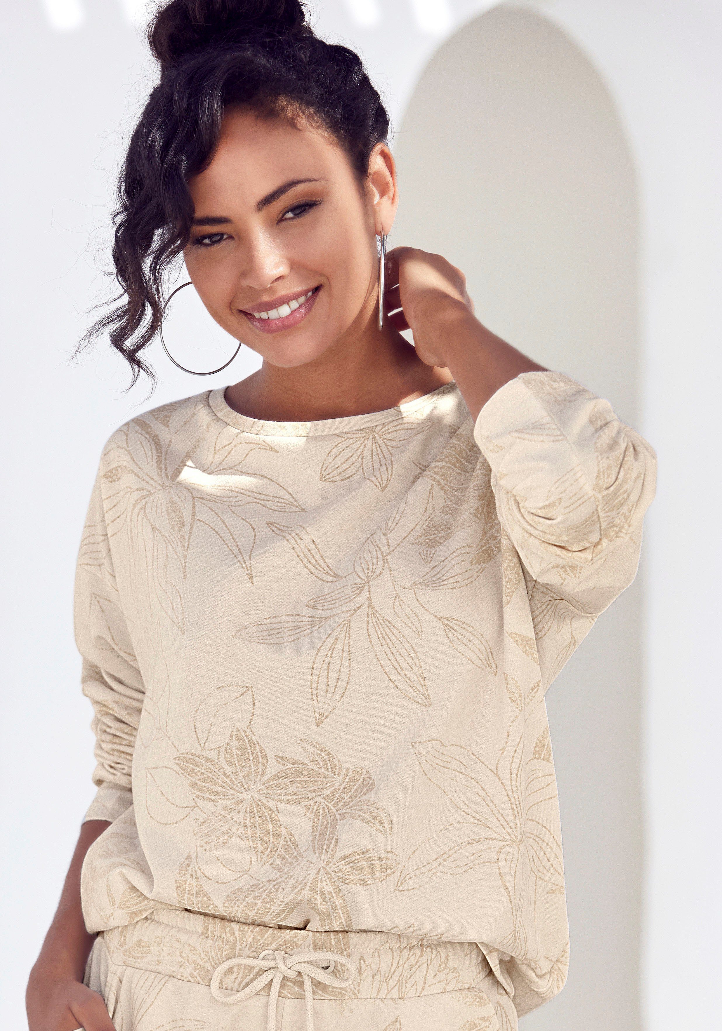 LASCANA Sweatshirt mit floralem Alloverdruck, Loungewear, Loungeanzug beige-gemustert