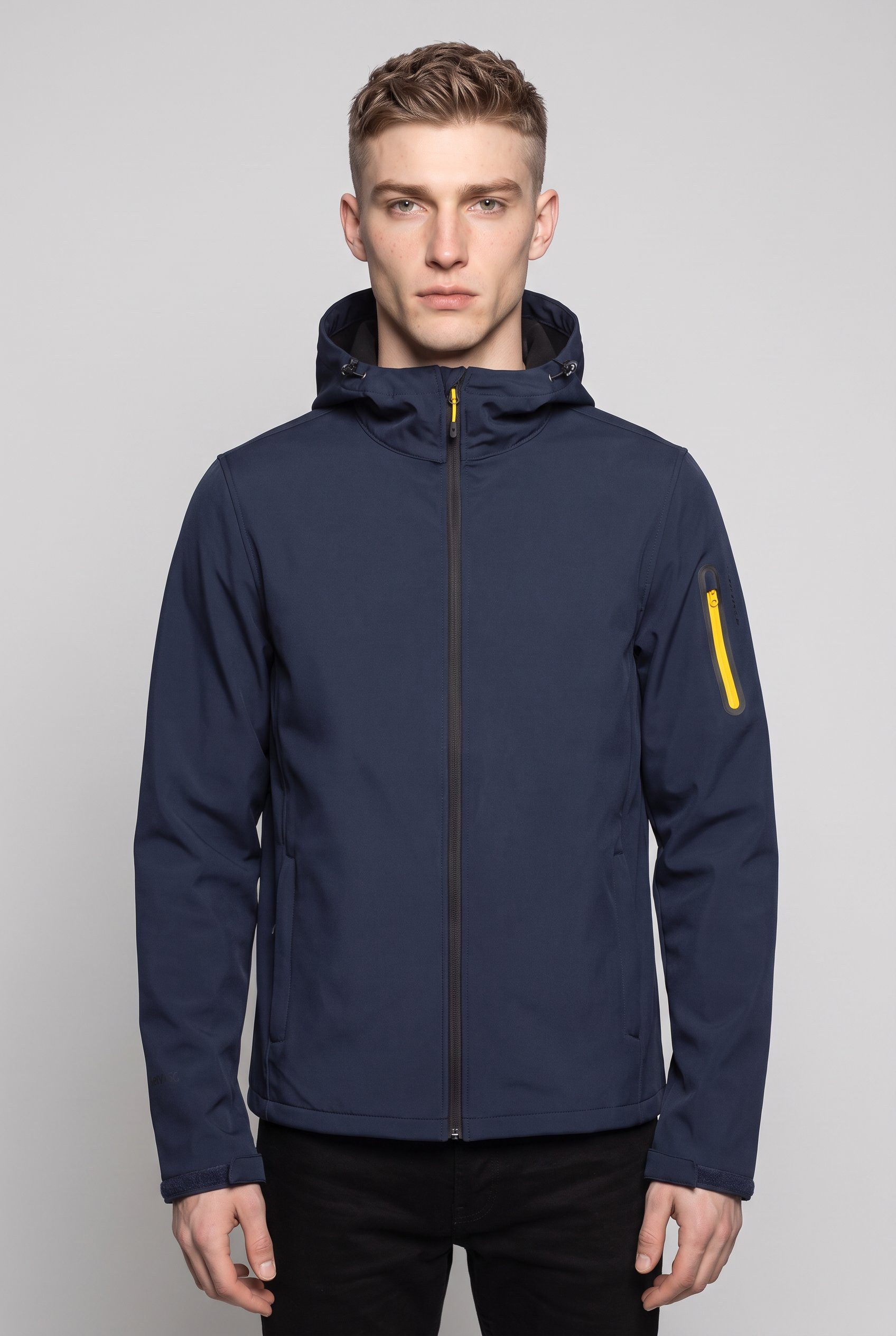Icepeak Softshelljacke H SOFTSHELLJACKE BRINSMADE mit hochschließendem Kragen, aus wärmendem Softshell-Material