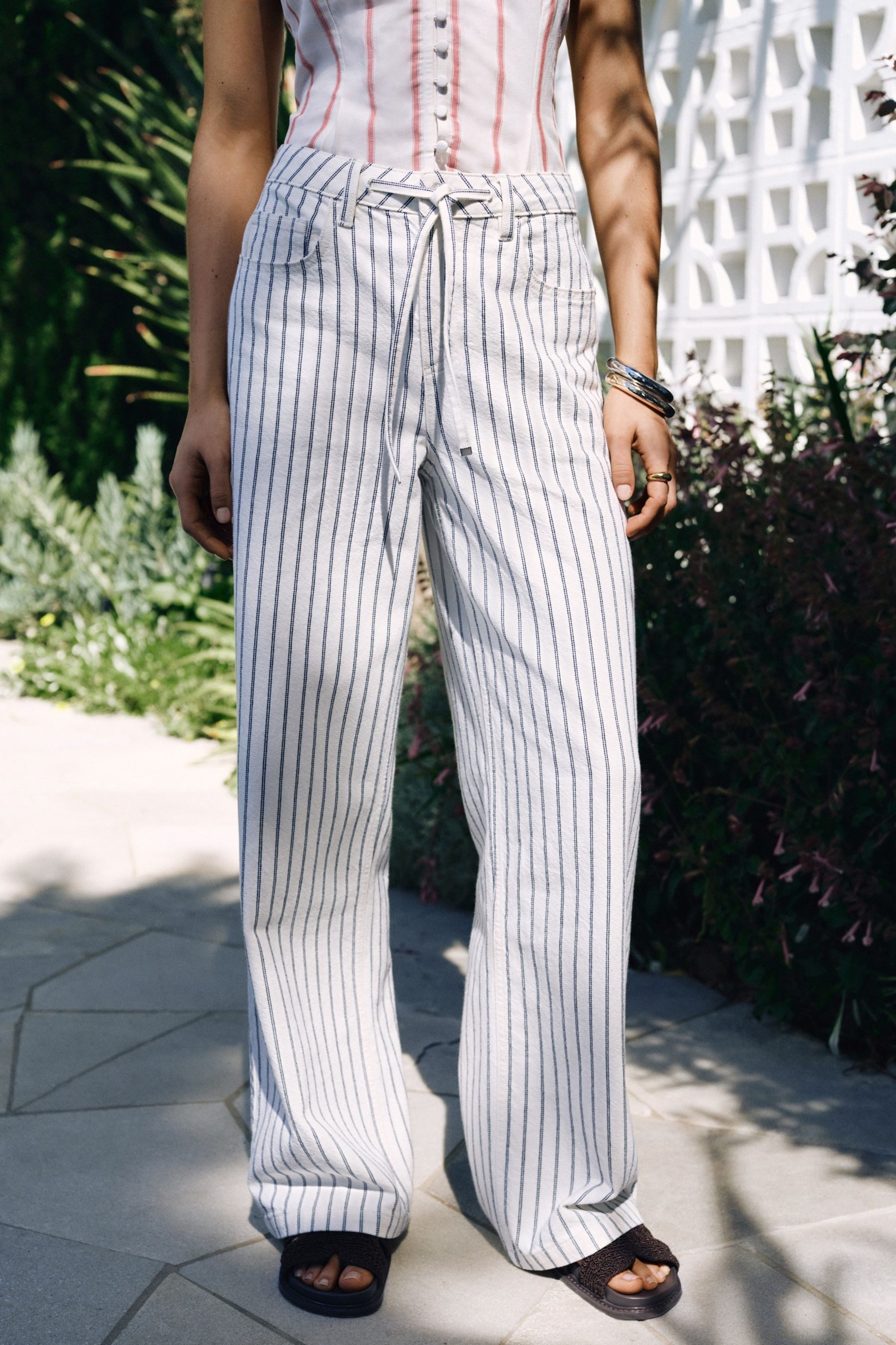 Next Weite Jeans Jeans mit Kordelzug und weitem Bein, Kurzgröße (1-tlg) – Bild 5 von 5