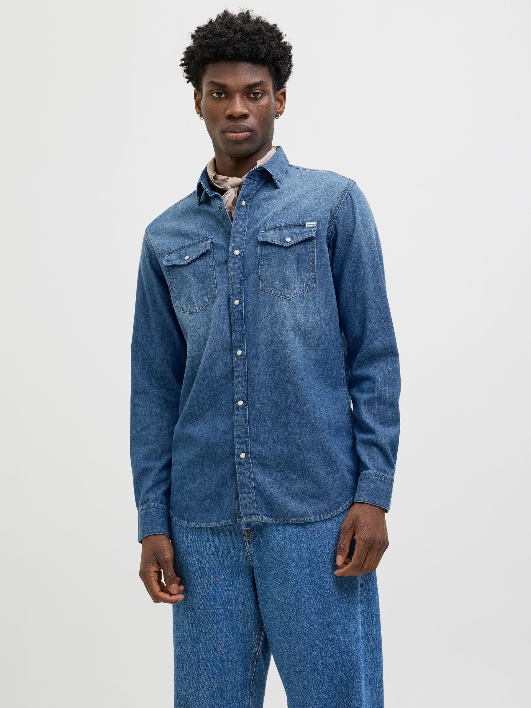 Jack & Jones Langarmhemd Zeitloser Denimlook Langarm Kentkragen Brusttaschen (1-tlg) JJESHERIDAN SHIRT L/S NOOS
