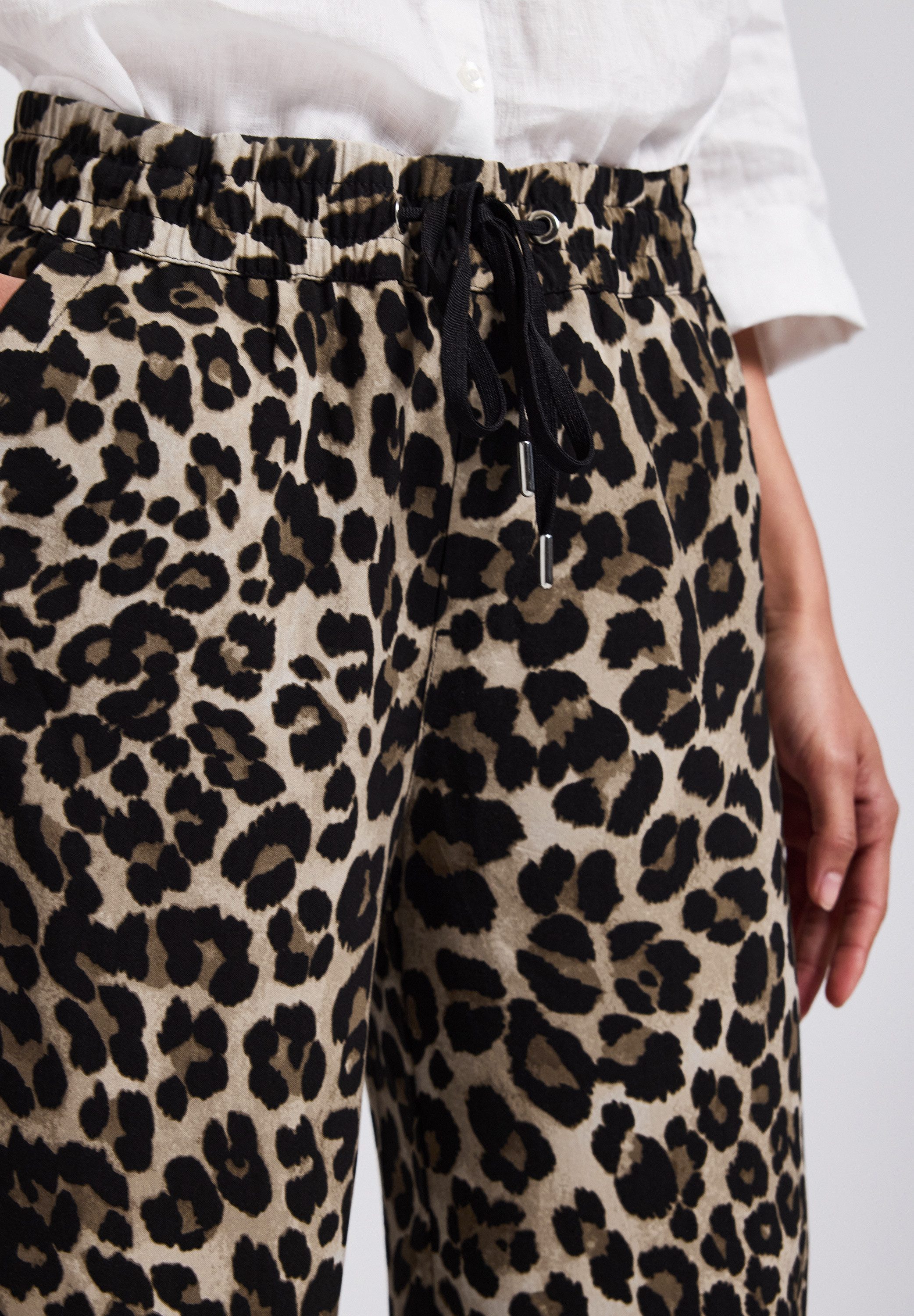 STREET ONE Stoffhose Style Emee Sommerhose mit elastischem Bund und Tunnelzug, mit grafischem Muster