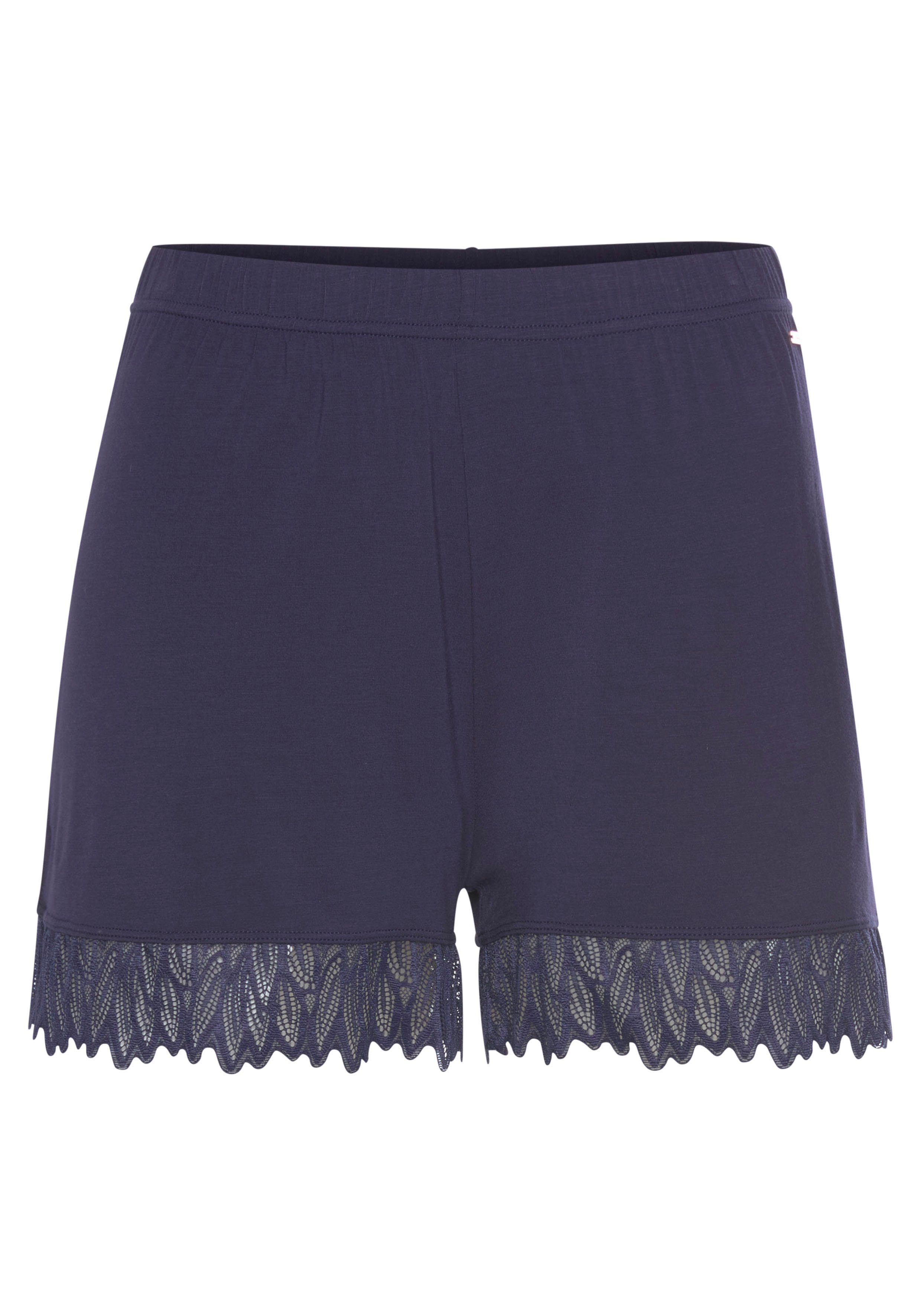 LASCANA Schlafshorts nachtblau mit Spitzendetails