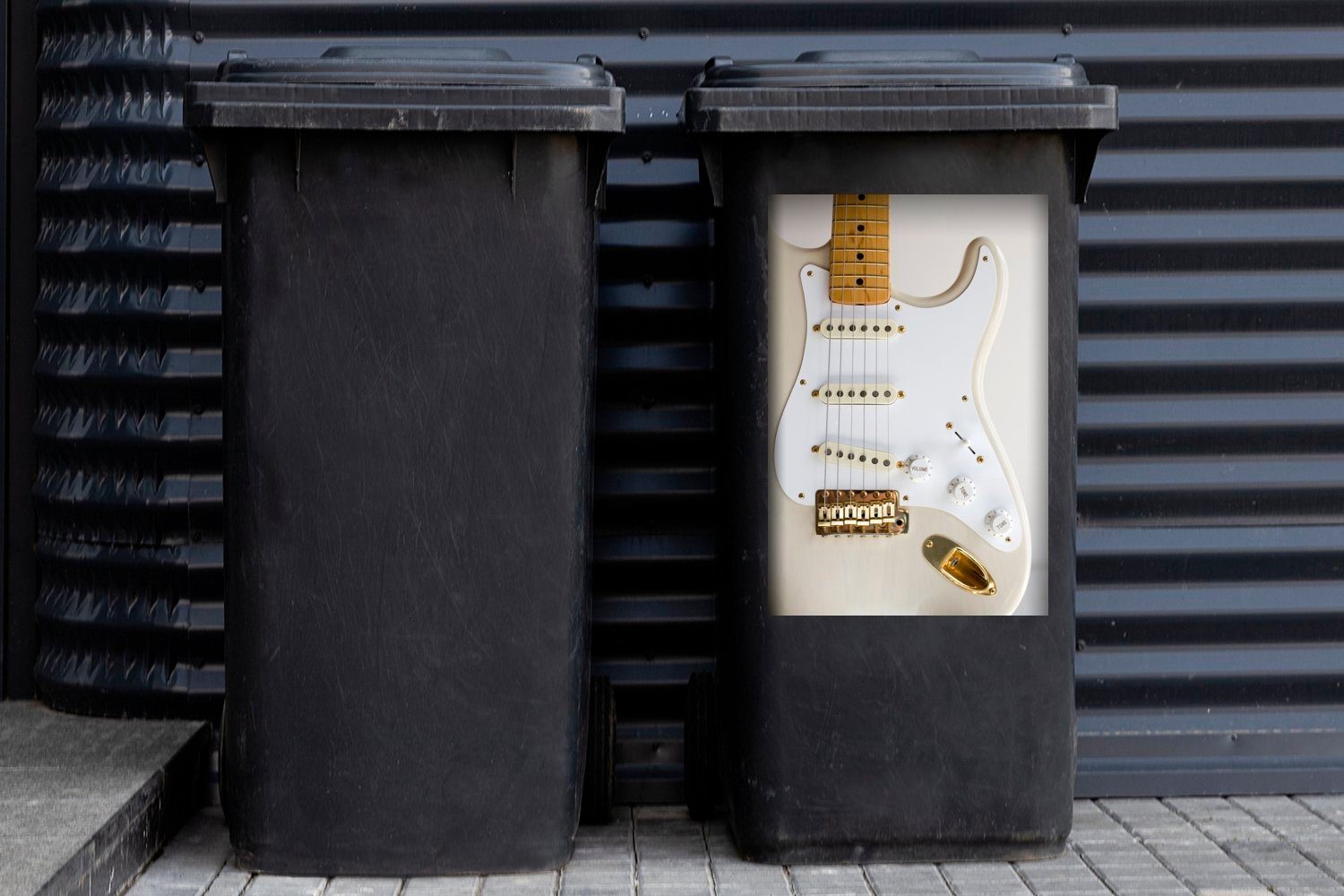 Sticker, Mülltonne, MuchoWow einer Container, St), Abfalbehälter Wandsticker E-Gitarre (1 Querschnitt Mülleimer-aufkleber,