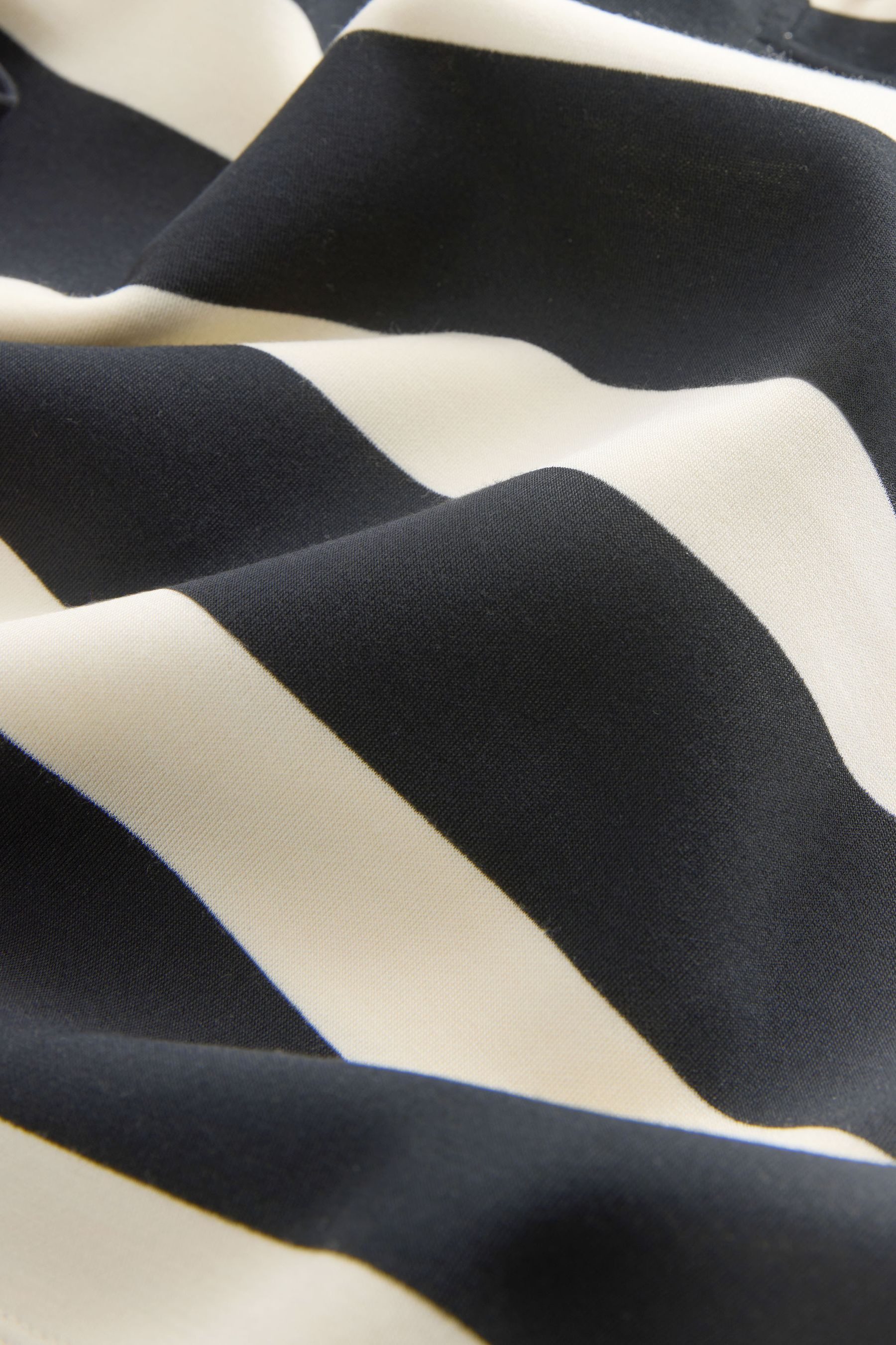 Next Rugbyshirt Gestreiftes Rugby-Oberteil mit Schnürung (1-tlg)