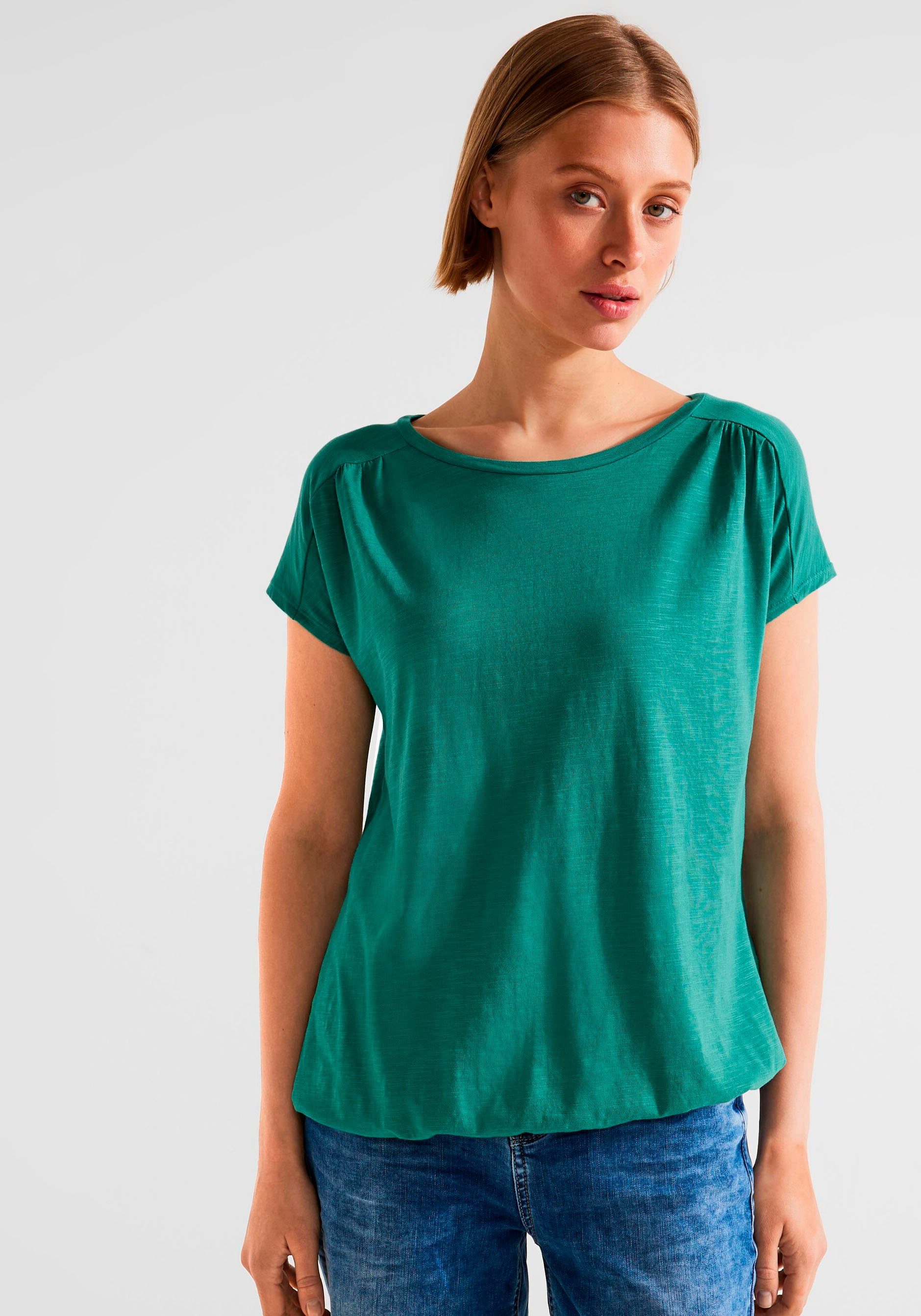 perfekten green mit Sitz elastischem T-Shirt STREET ONE Saum für