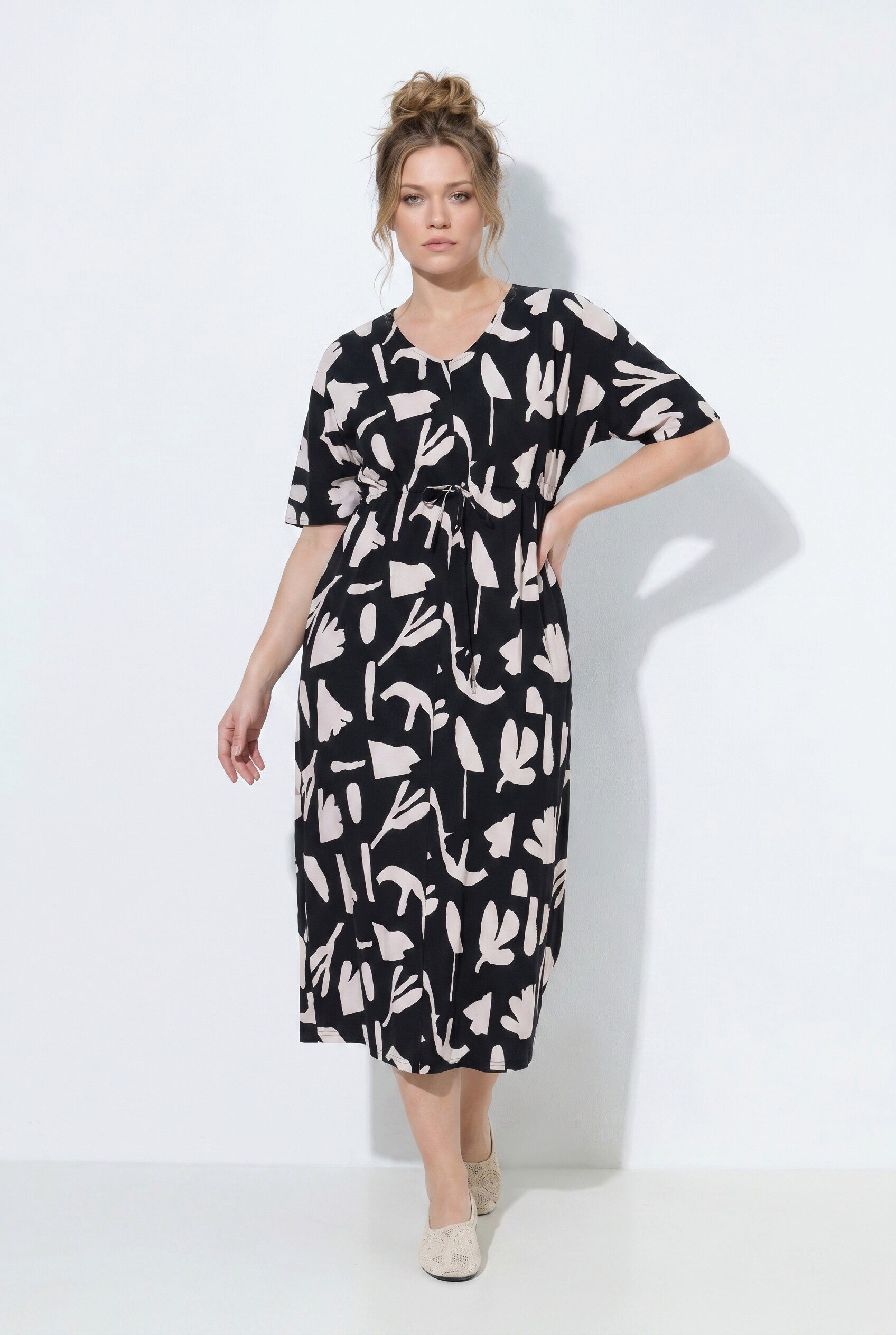 Ulla Popken Midikleid Maxikleid Blüten V-Ausschnitt Halbarm Biobaumwolle