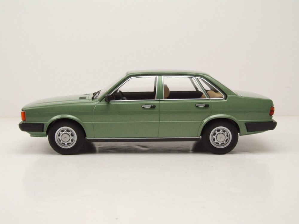 MCG Modellauto Audi 80 B2 1978 hellgrün metallic, Maßstab 1:18