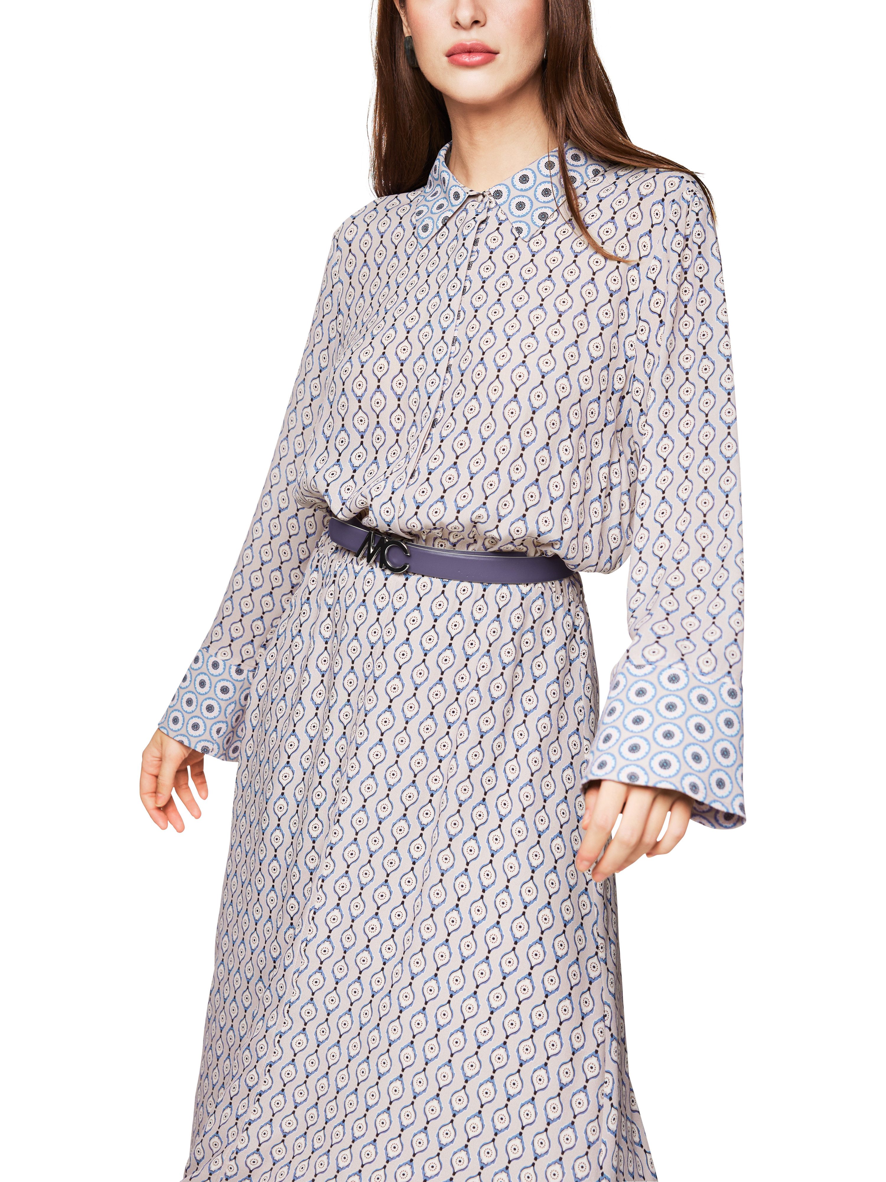 Marc Cain Blusenkleid Romantic Tresaures Premium Damenmode Maxikleid Blusenkragen, Kontrastprint, Verdeckte Knopfleiste