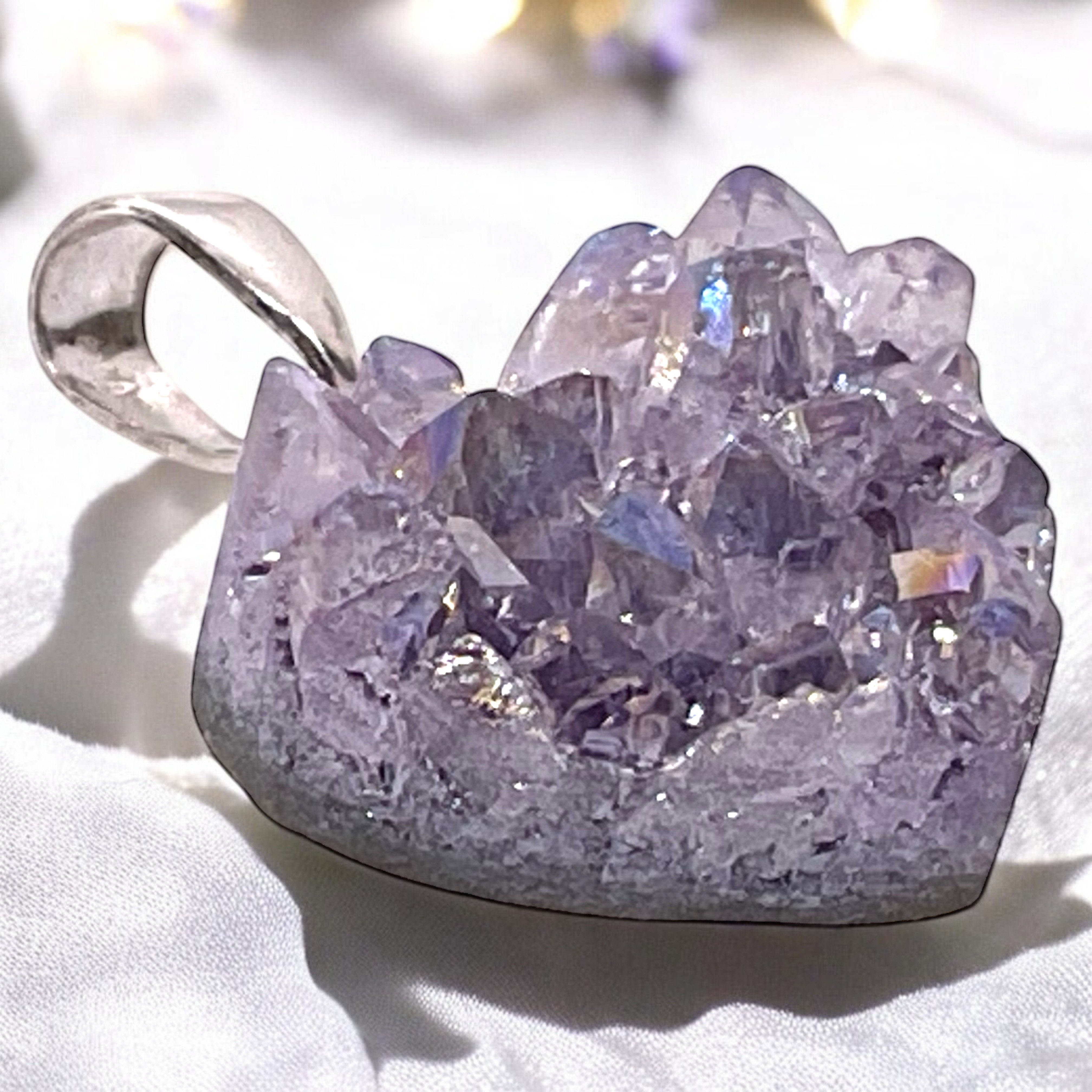 Steinfixx® Herzanhänger Amethyst Kristallcluster - 925 Silber - Titanium Aura (natürlich, elegant durch Veredelung, 1-tlg., inclusive Geschenkbox, Handmade), mit Gold, Silber, Platin und Titan bedampft, Aura-Schimmern