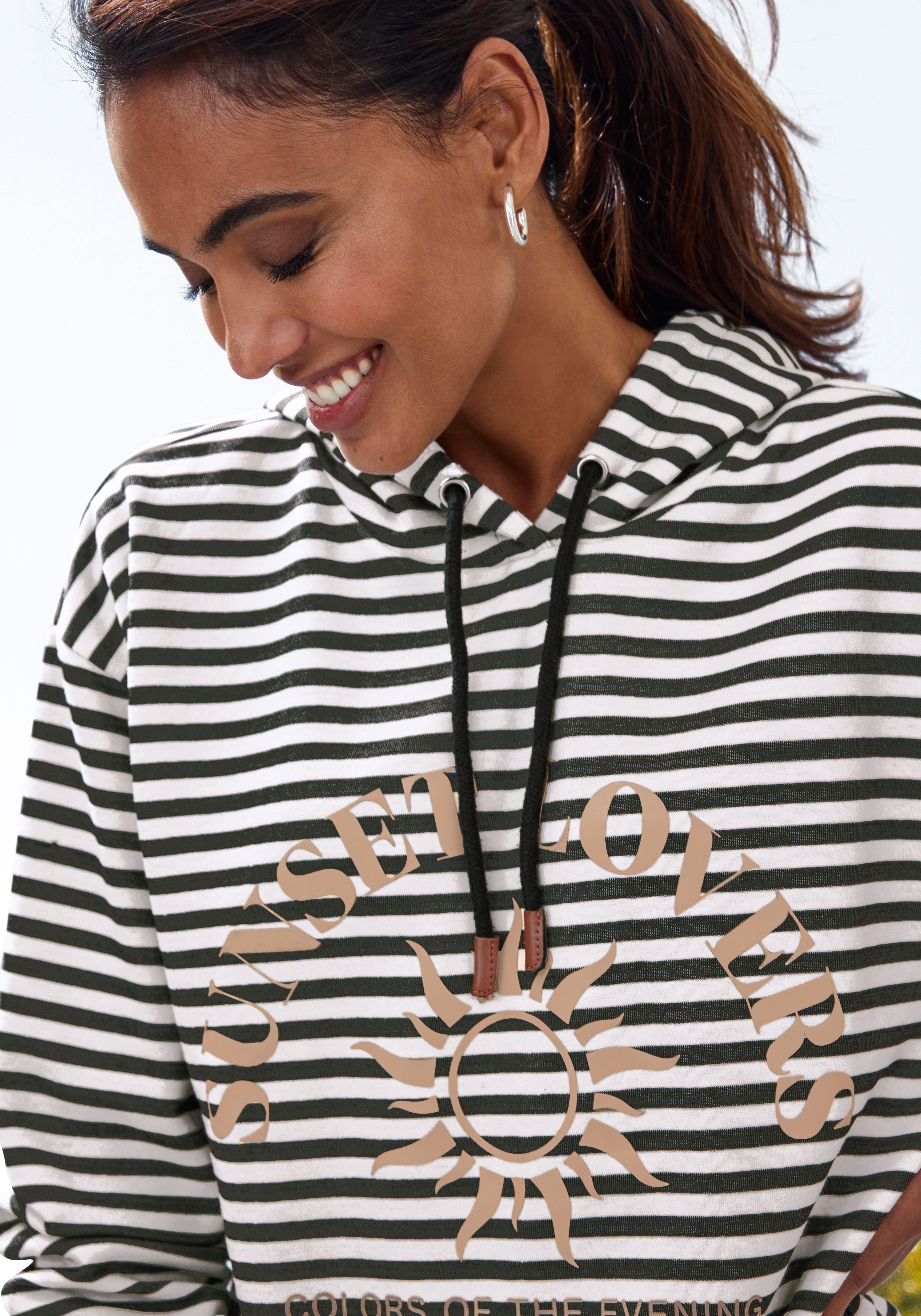 H.I.S Kapuzenpullover im Streifenlook mit großen Print, Loungewear – Bild 4 von 5