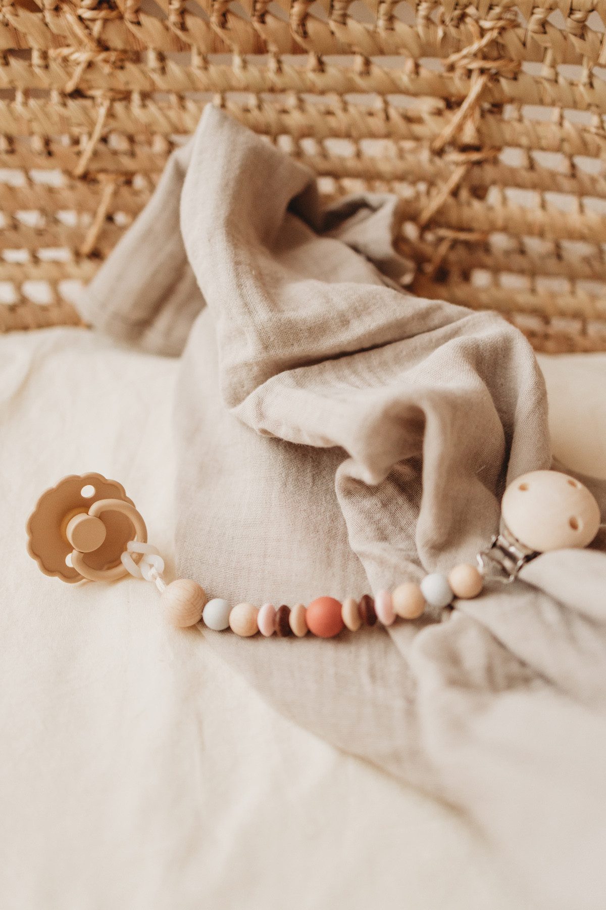 kikadu Schnullerbefestigung Schnullerkette rostrot/- lila, (1-tlg), modern und nachhaltig