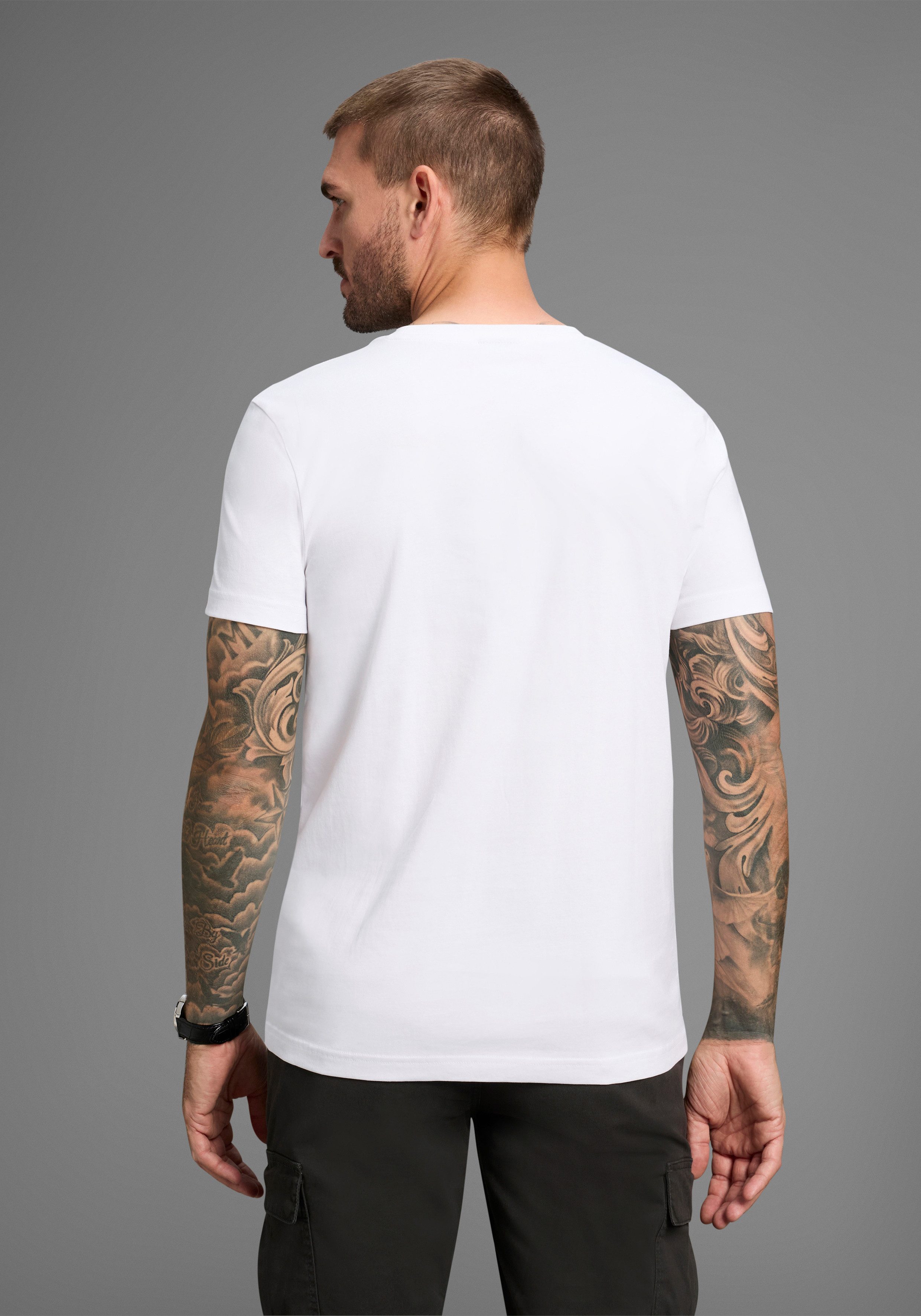 Bruno Banani T-Shirt kurzärmelig, schmal geschnitten, Rundhalsausschnitt – Bild 2 von 5