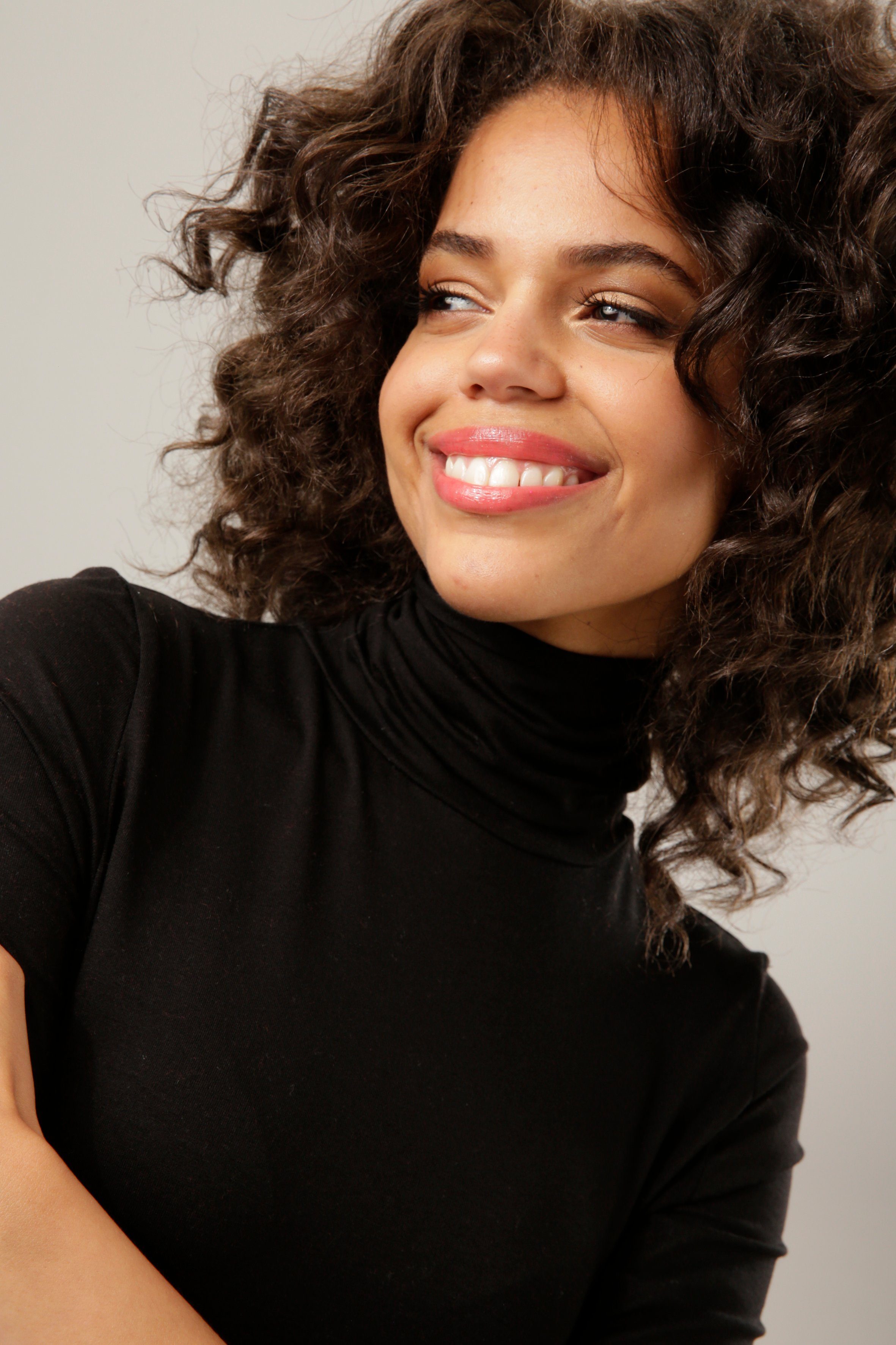 Aniston CASUAL Rollkragenshirt in schwarz-bunt-bedruckt oder 4 trendigen Unis