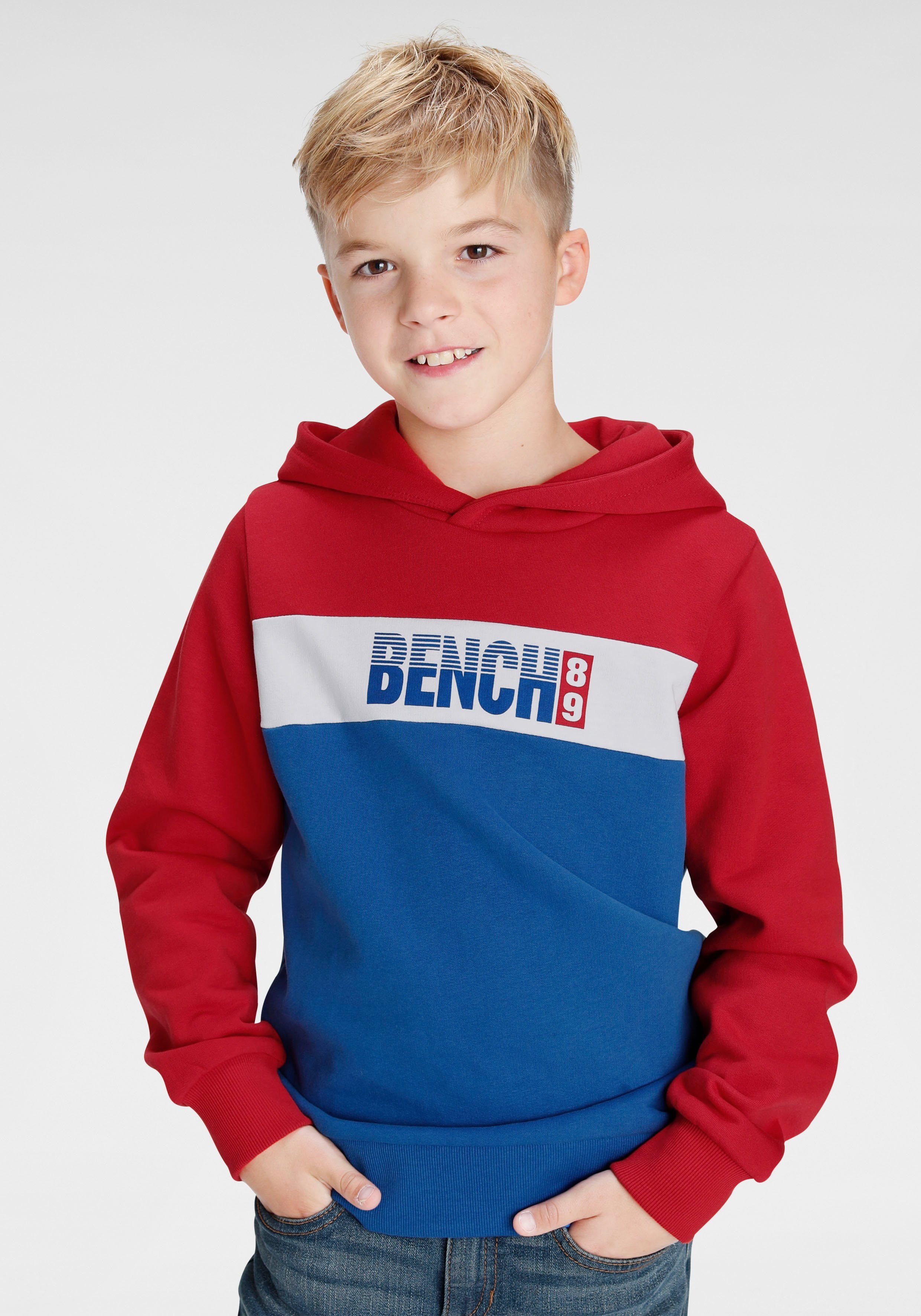 Bench. Kapuzensweatshirt im Colorblockdesign