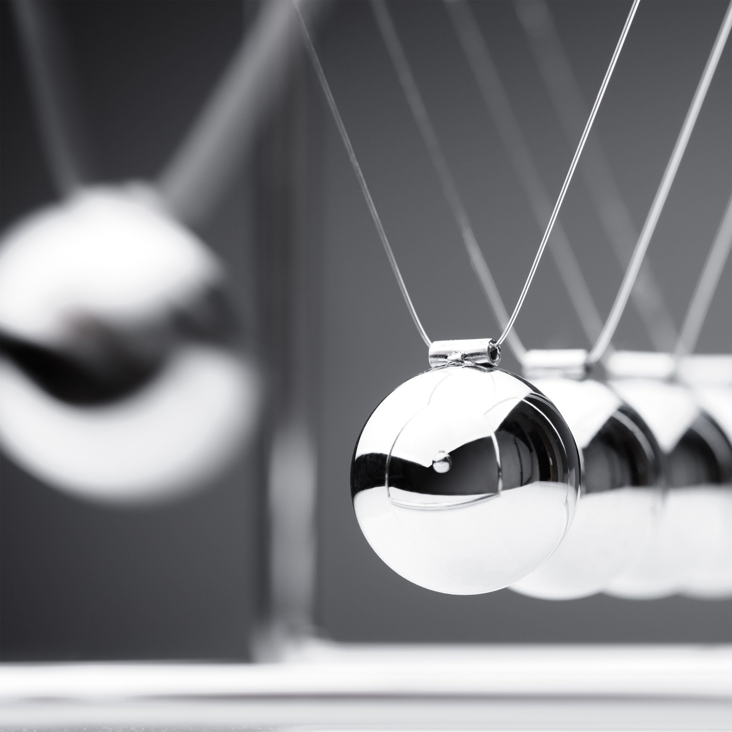 relaxdays Dekoobjekt 4 x Newton Pendel