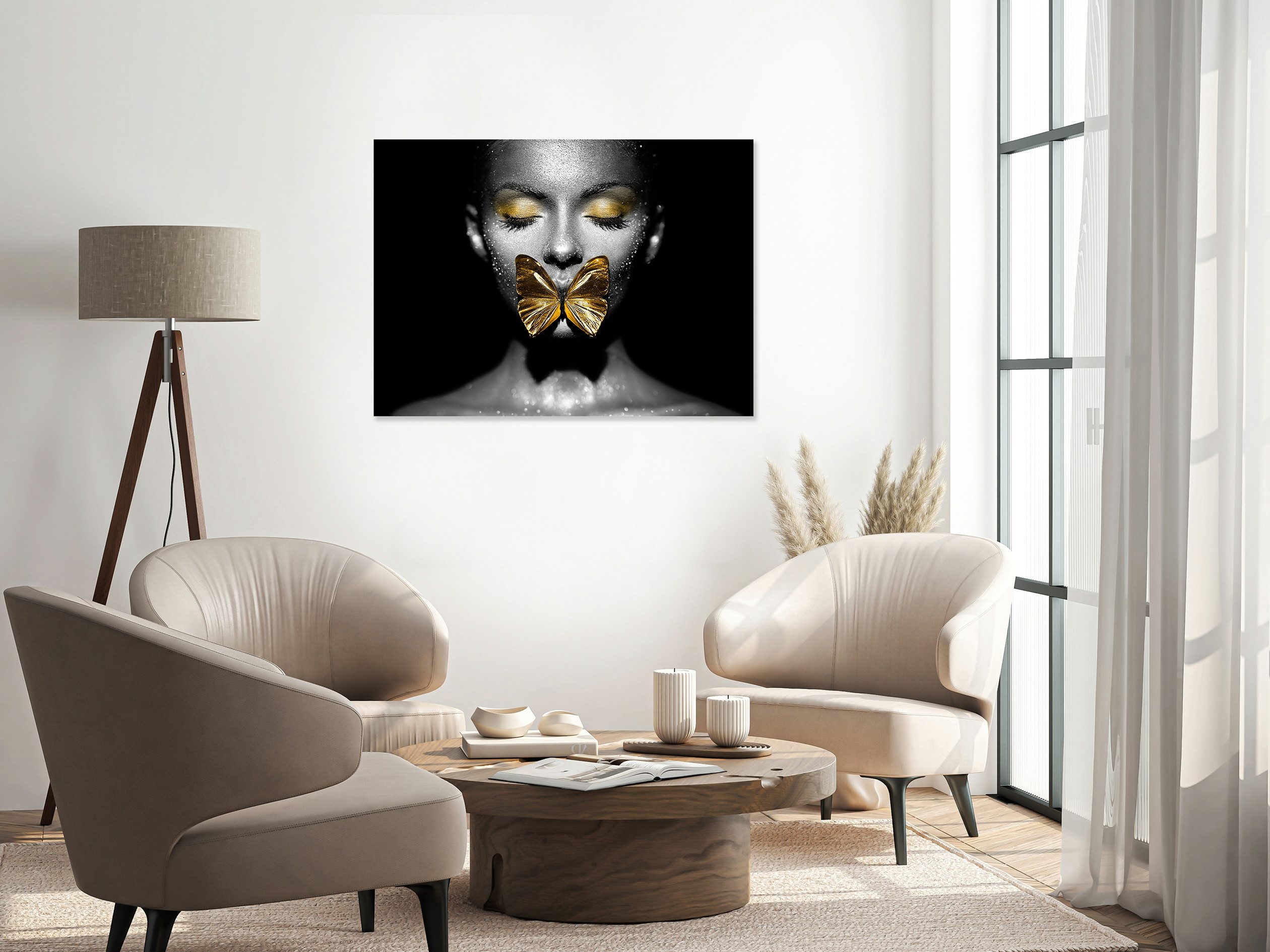 queence Acrylglasbild Wandbild, Goldbild, Bild Frau mit Schmetterling vor dem Mund, Abstrakte, Fantasy, Kunst, Handveredelt mit Blattgold für eine edle und zeitlose Optik.
