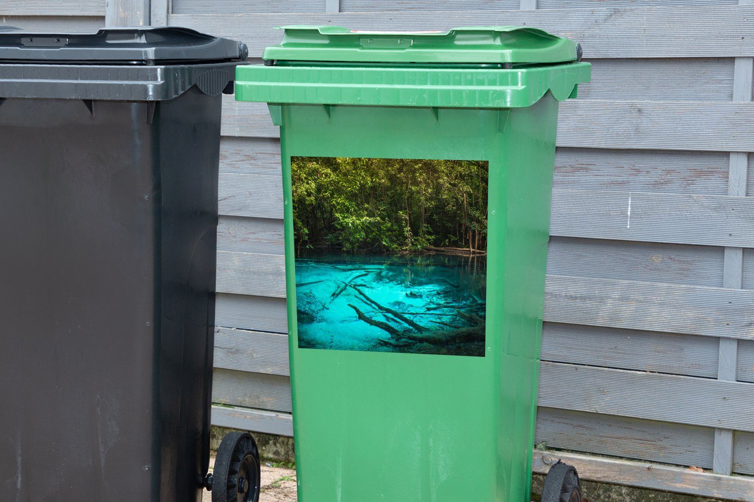 MuchoWow Wandsticker Leuchtend Sticker, (1 Mülltonne, Container, See Abfalbehälter St), im blauer Dschungel Mülleimer-aufkleber